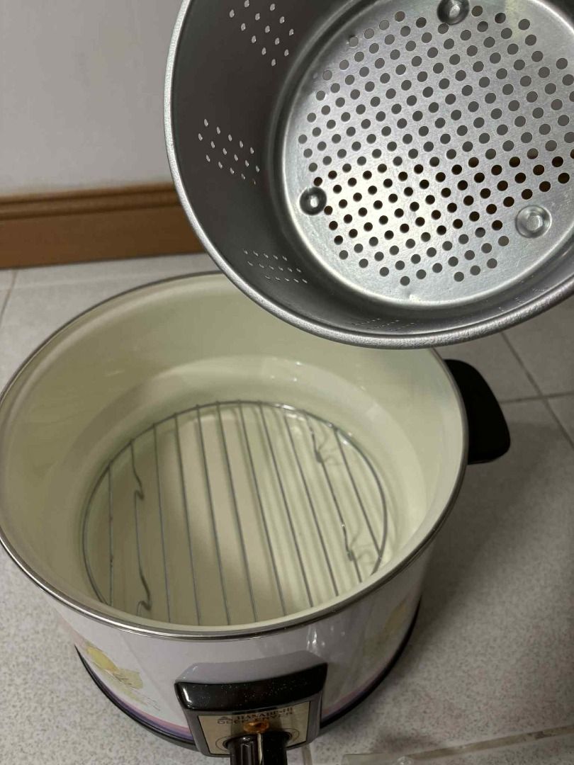 Hanabishi Deep Fryer HA-850 (Category: Fryers) located in Manila. Submitted by jjalbert (Listing ID 1417611931, Image 2). Description: - Hanabishi deep fryer (Model: HA-850) - Features a charming floral design - Includes removable basket and lid - Equipped with a temperature control dial - White body with purple and pink stripe - Black handles and base - In good working condition.