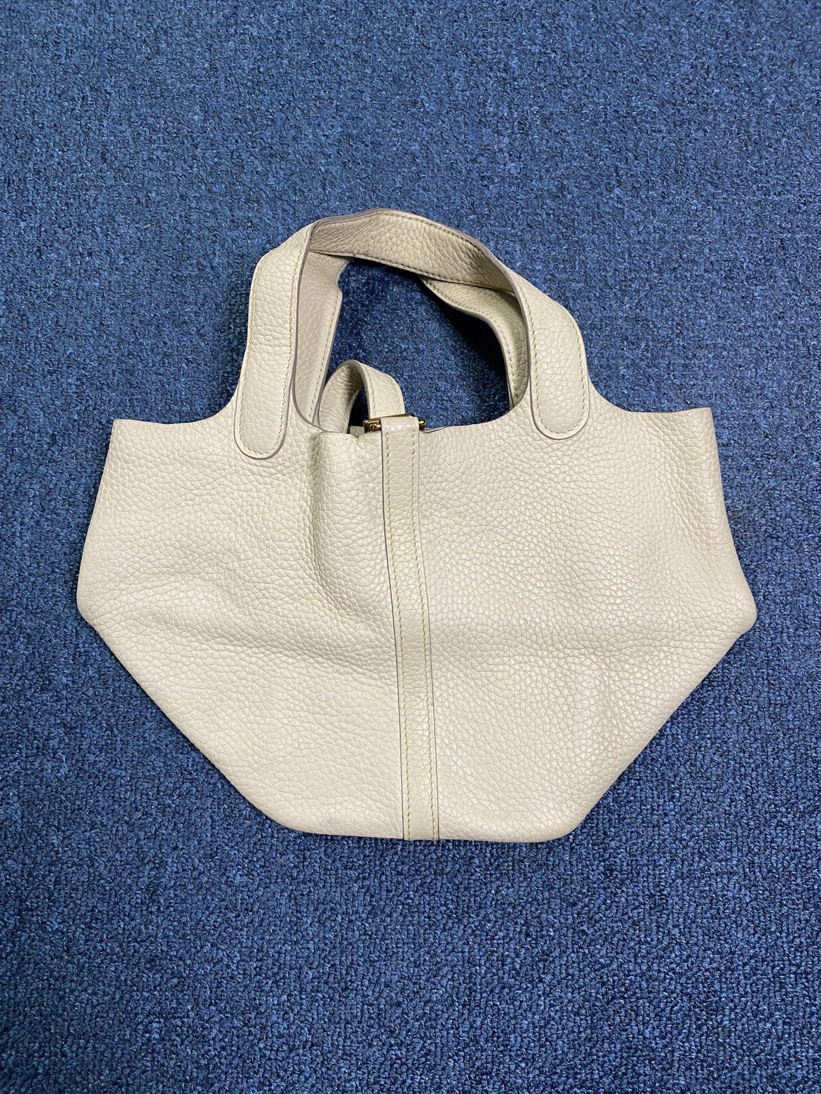 Hermès Picotin Lock Bag (Category: Luxury Bags & Wallets) located in Manila. Submitted by Thrifings (Listing ID 1417659214, Image 3). Description: No key .