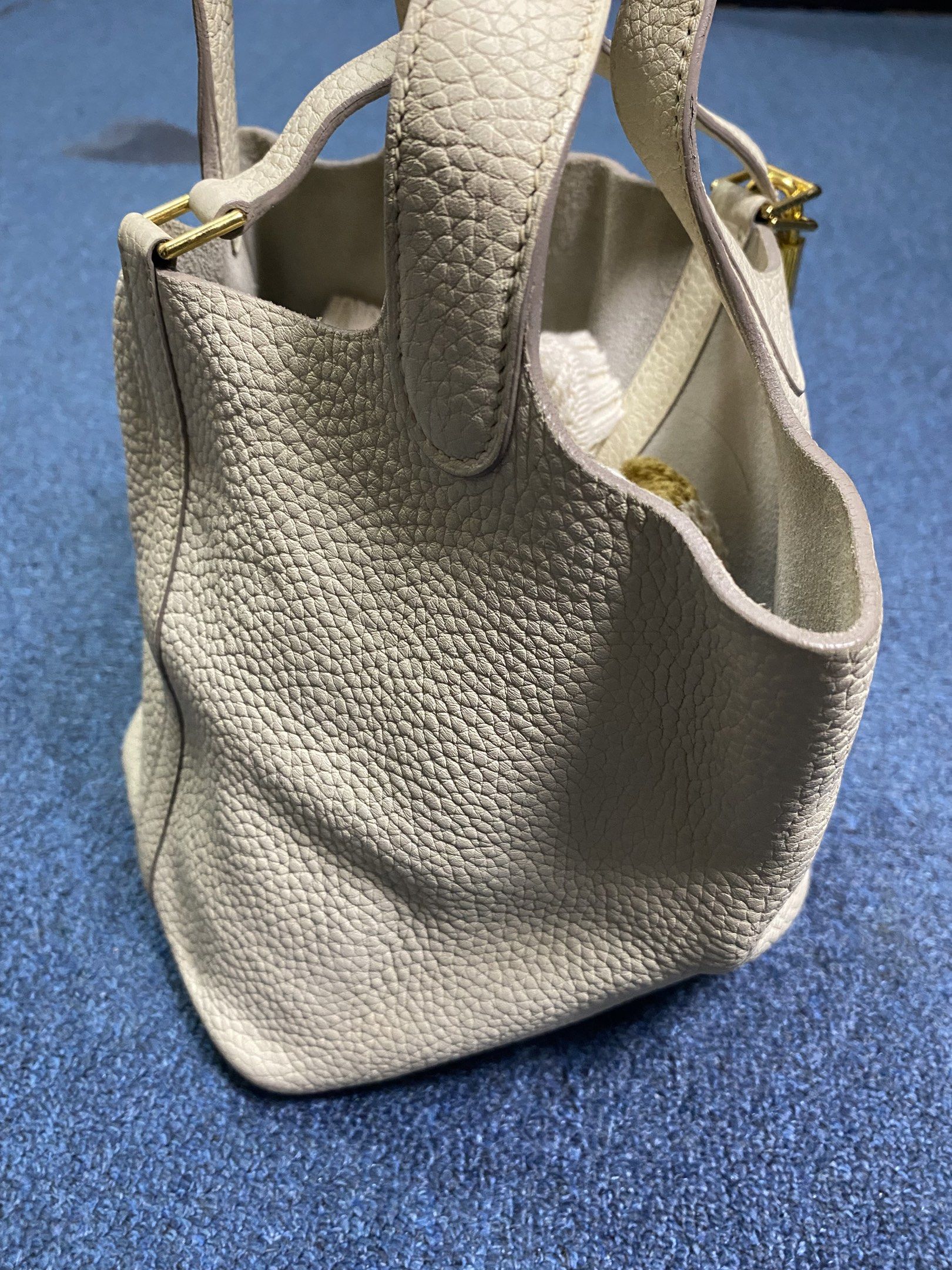 Hermès Picotin Lock Bag (Category: Luxury Bags & Wallets) located in Manila. Submitted by Thrifings (Listing ID 1417659214, Image 1). Description: No key .