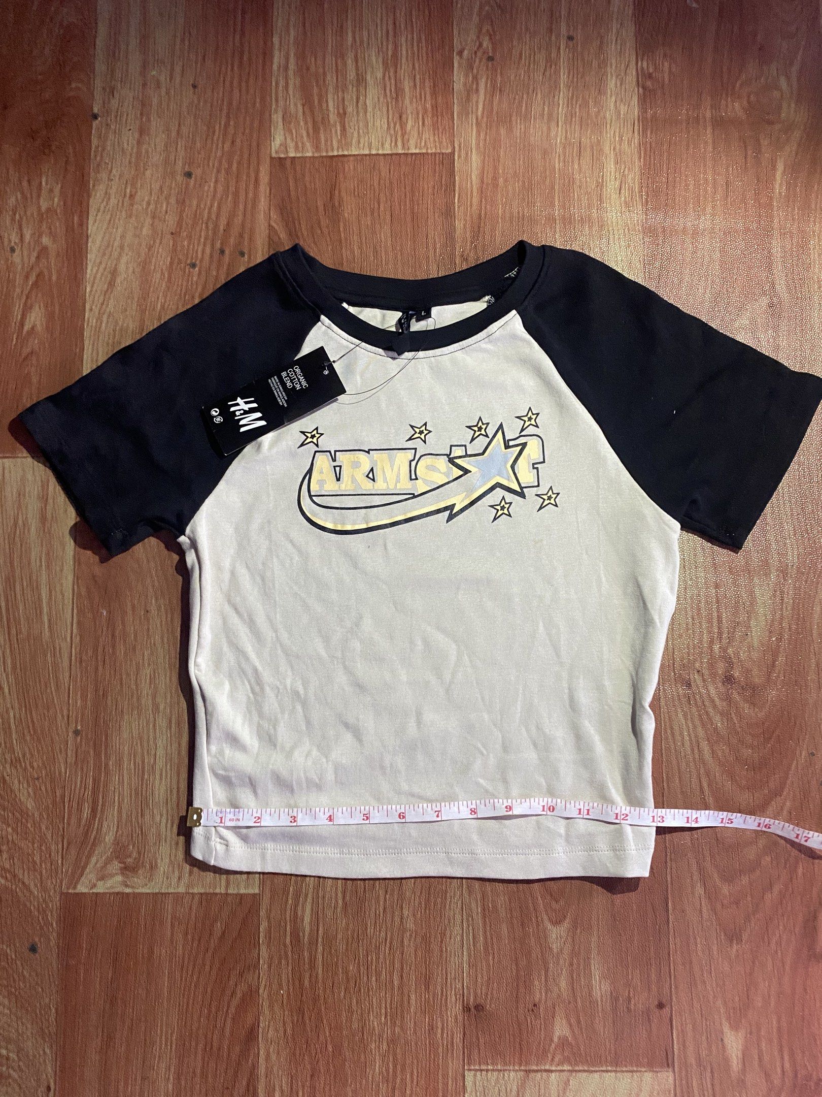 H&M Graphic Tee (Category: Others Tops) located in Rizal. Submitted by robert015 (Listing ID 1417631527, Image 3). Description: Branded Bangladesh Size M on Tag Stretchable See picture for reference on dimensions 📍Taytay Rizal.