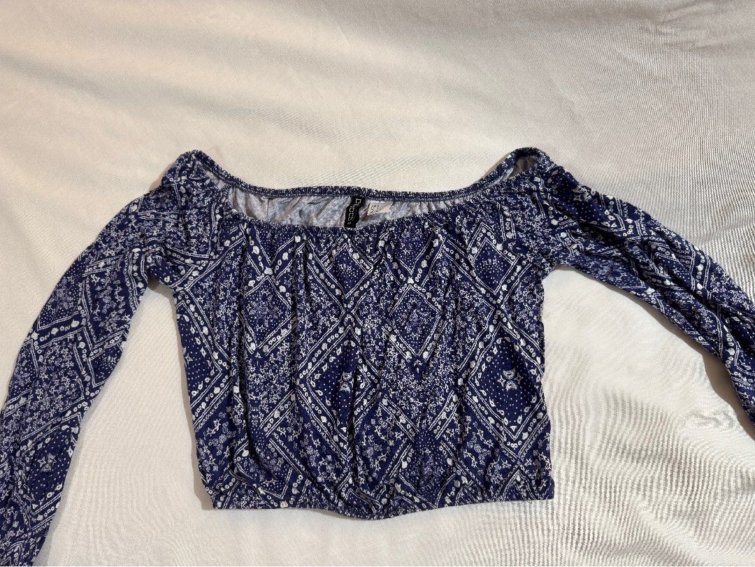 H&m Off Shoulder Top (Category: Others Tops) located in Quezon City. Submitted by envti (Listing ID 1417738236, Image 2). Description: Only used once! Super cute especially for beach.