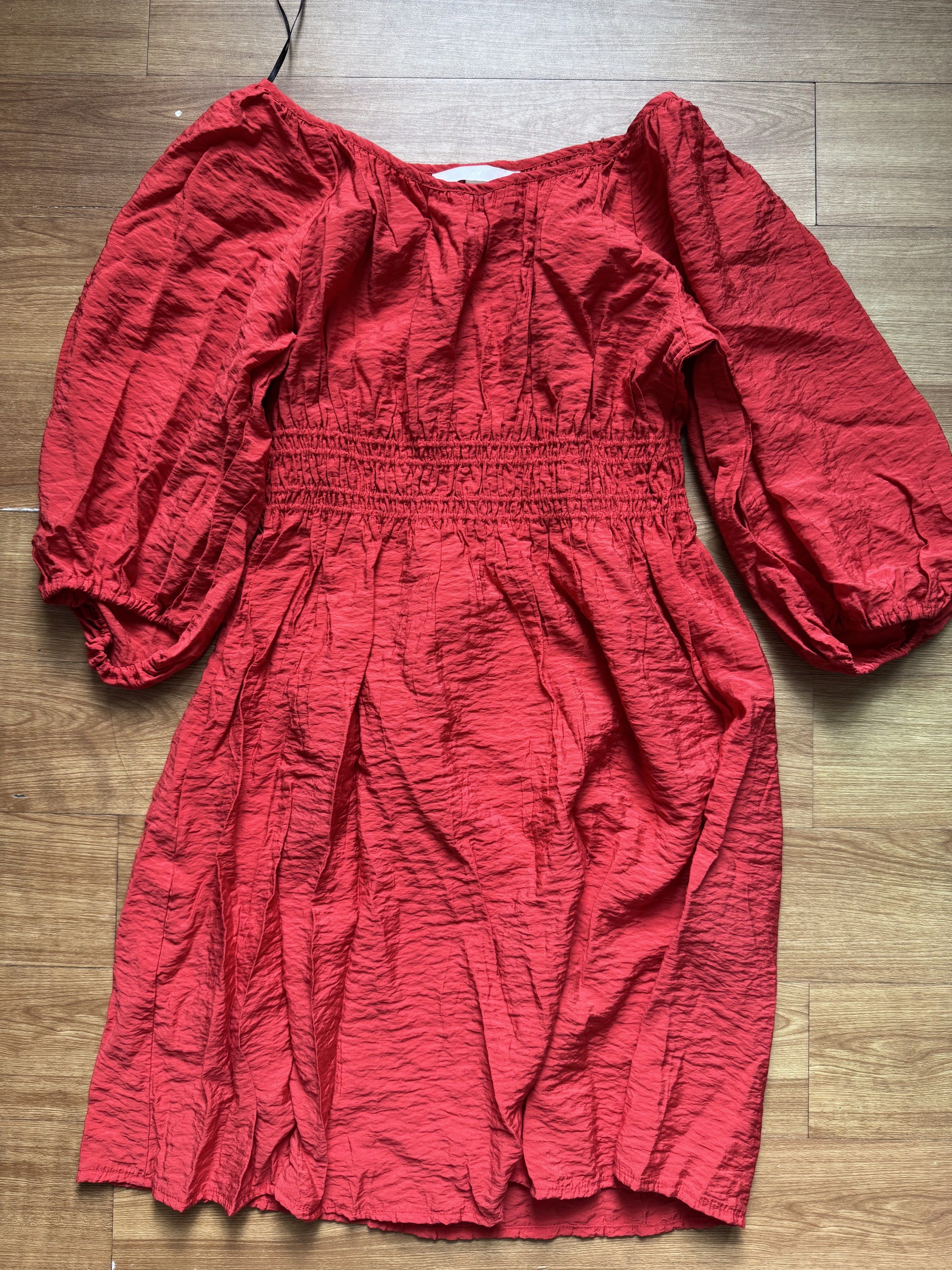 H&M Red Dress XS (Category: Dresses) located in Manila. Submitted by obach (Listing ID 1417735666, Image 1). Description: .