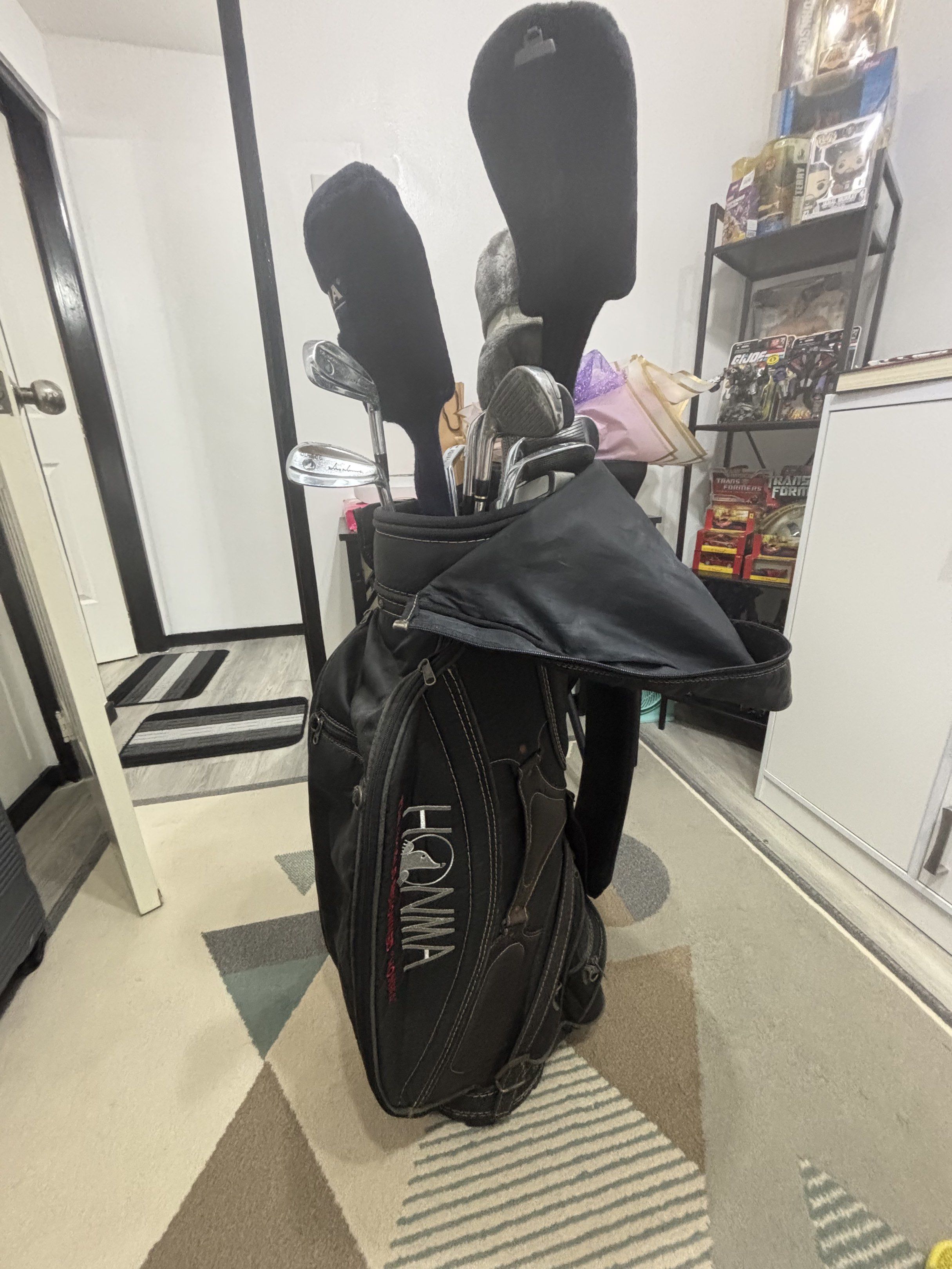 Honma Golf Club Set with Head Covers (Category: Golf) located in San Fernando. Submitted by mhedkm (Listing ID 1417766439, Image 3). Description: - Complete Honma golf club set - Includes golf bag with Honma logo - Head covers included - Includes Callaway and other brand head covers.