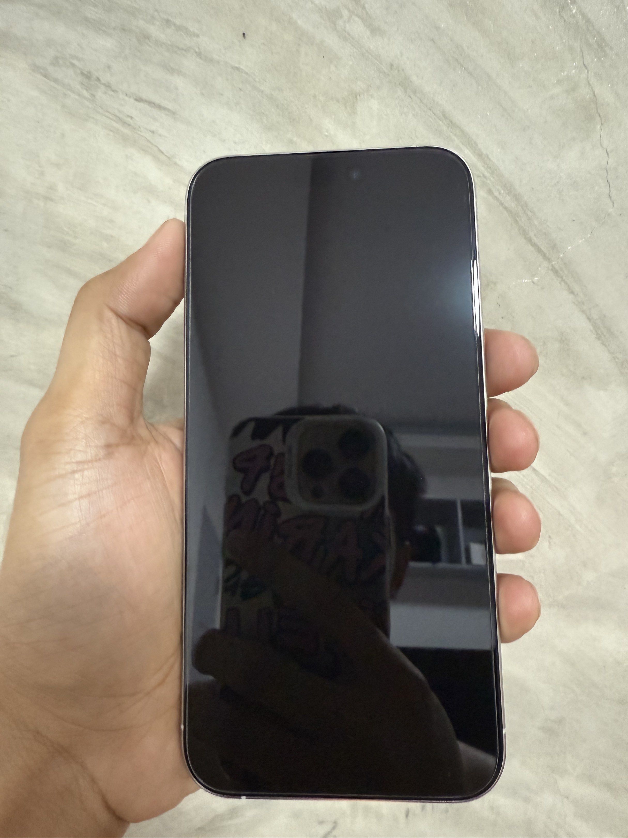 Iphone 15 Pro Max white (Category: iPhone 15 Series) located in Rizal. Submitted by itchanreyes (Listing ID 1417649024, Image 2). Description: For sale Still available hanggat naka post Iphone 15 pro max white 256gb FACTORY UNLOCKED NTC local unit Unli reset Openline to any network 87% health with 523 cycle count only Super kinis. With a lot of case, extra tempered glass and Cord only. 43,000 fixed Rfs: upgrade Meet up only. Para iwas scam Taytay