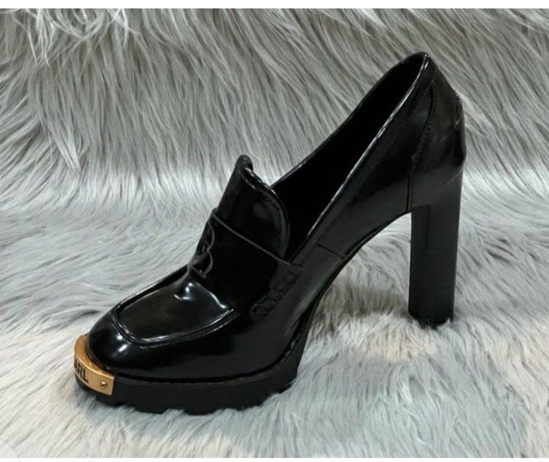 Karl Lagerfeld Black Heels Size 7 (Category: Heels) located in Bulacan. Submitted by fenph2021 (Listing ID 1417810526, Image 3). Description: - Karl Lagerfeld black heels - Size: 7 - Features: - Chunky heel orig price - Platform sole - Glossy finish - Gold-colored accent with brand logo - Design: Loafer-style upper last price posted add 100 for SF both in US orig price 8,700 bago !never been used ! sinukat lang ! maliit saken .