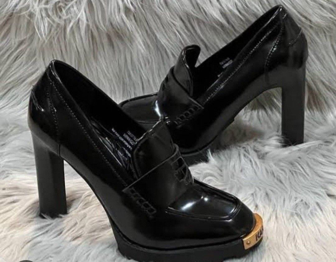 Karl Lagerfeld Black Heels Size 7 (Category: Heels) located in Bulacan. Submitted by fenph2021 (Listing ID 1417810526, Image 1). Description: - Karl Lagerfeld black heels - Size: 7 - Features: - Chunky heel orig price - Platform sole - Glossy finish - Gold-colored accent with brand logo - Design: Loafer-style upper last price posted add 100 for SF both in US orig price 8,700 bago !never been used ! sinukat lang ! maliit saken .