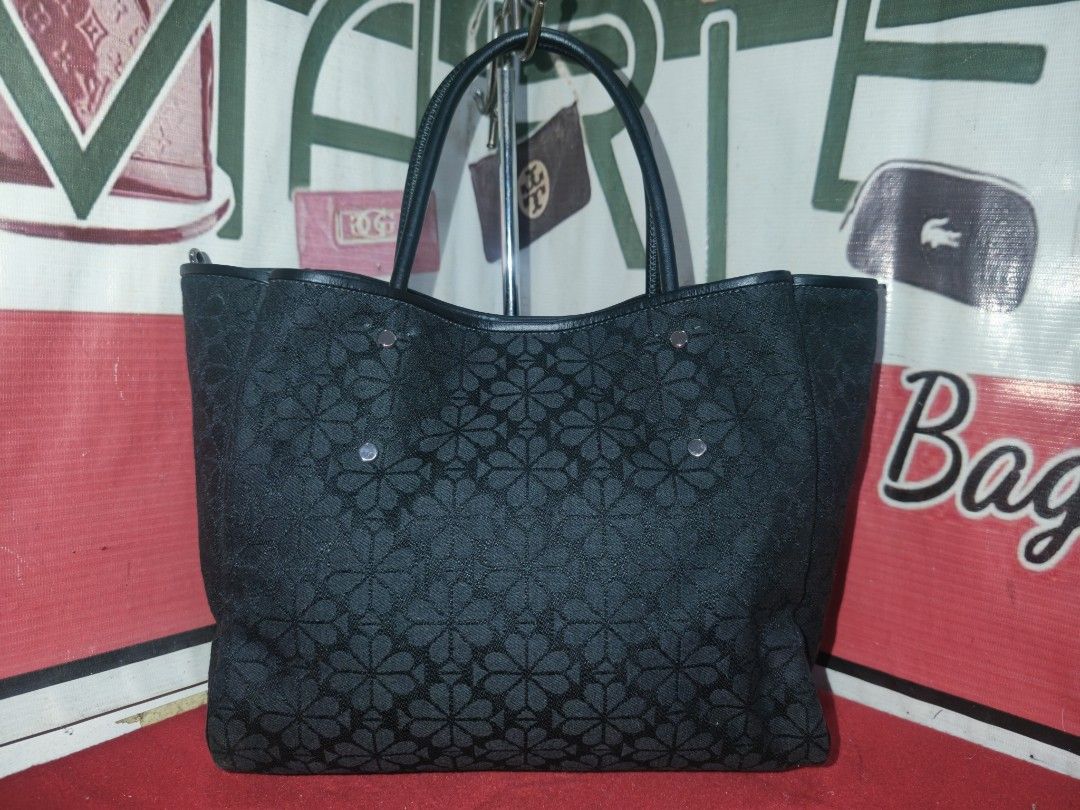 Kate spade (Category: Tote Bags) located in Caloocan City. Submitted by faithera0331 (Listing ID 1417797959, Image 1). Description: large.