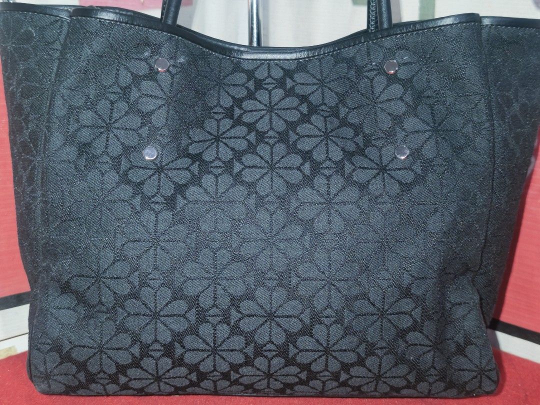Kate spade (Category: Tote Bags) located in Caloocan City. Submitted by faithera0331 (Listing ID 1417797959, Image 2). Description: large.