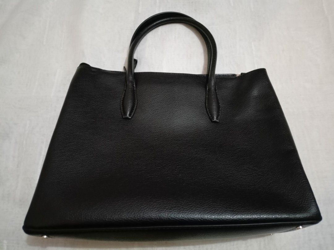 Kate Spade Eva Top Zip Satchel (Category: Luxury Bags & Wallets) located in Batangas. Submitted by KuatroDiyesApparel (Listing ID 1417666338, Image 2). Description: Negotiable Pre-loved Free Shipping Rfs: Decluttering.