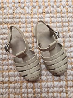 (Category: ) located in . Submitted by thetinyfashionista (Listing ID 1417682661, Image 1). Description: .