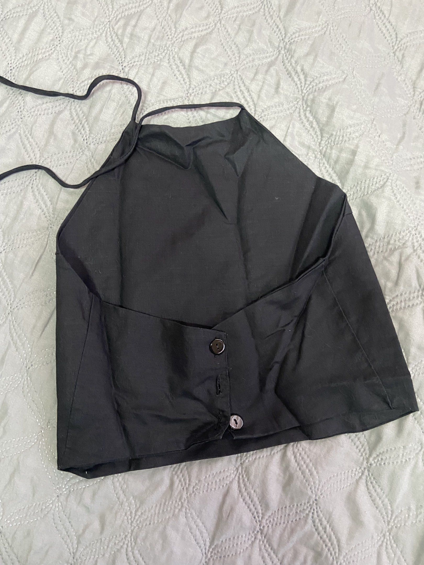 Linen Black Halter Top (Category: Sleeveless) located in Mandaluyong City. Submitted by decluttermyitems (Listing ID 1417604153, Image 2). Description: - Black halter top - Features a halter neck Linen fabric Backless Just needs ironing Ht: araw beas closet.