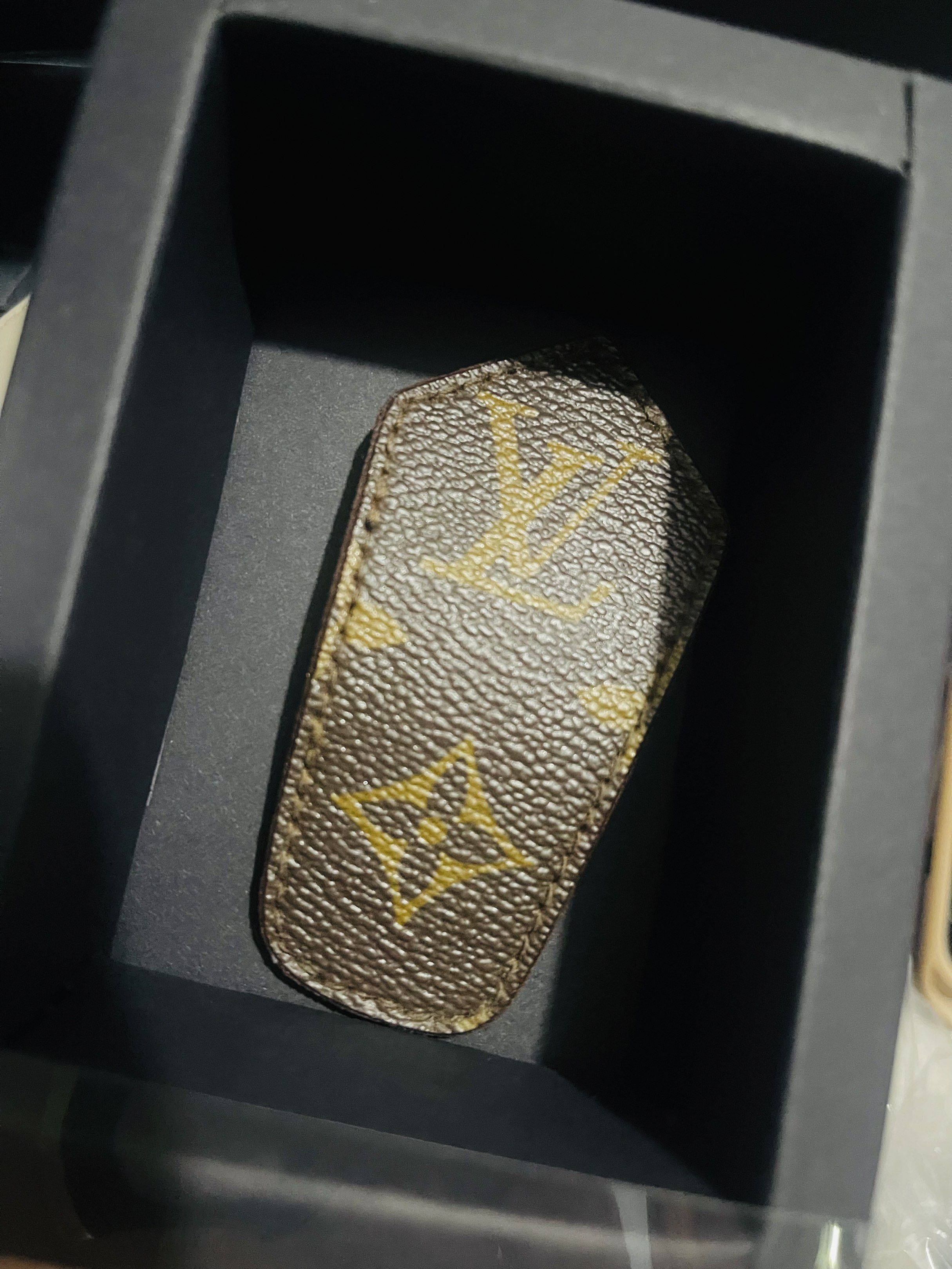Louis Vuitton Hair Clip (Category: Hair Accessories) located in Cavite. Submitted by authenticfindsbyging (Listing ID 1417635983, Image 1). Description: - Authentic Louis Vuitton canvas hair clip - Features the classic monogram pattern - Elegant gold-toned clip - Comes with its original box - Perfect accessory to elevate your hairstyle -custom made.