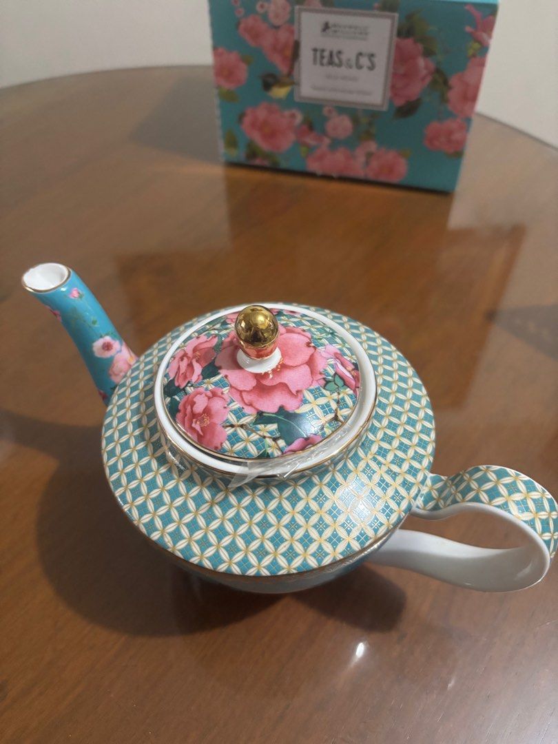 Maxwell & Williams Teapot with Infuser (Category: Coffee & Tea Tableware) located in Paranaque City. Submitted by vivivacious (Listing ID 1417631662, Image 3). Description: .