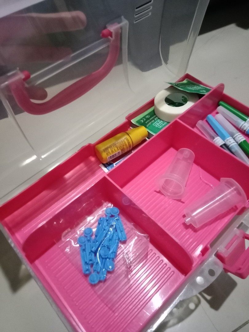 Medtech Phleb Kit (Category: Medical Supplies & Tools) located in Rodriguez. Submitted by lianauxxe (Listing ID 1417755917, Image 2). Description: Hi this is all New. Less 1-3cc syringe, 1 tourniquet, 1 red top tube..