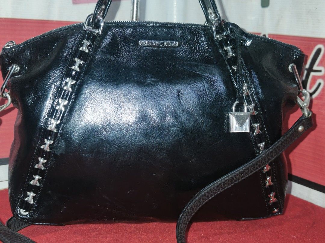 Michael kors (Category: Tote Bags) located in Caloocan City. Submitted by faithera0331 (Listing ID 1417797817, Image 2). Description: near large.