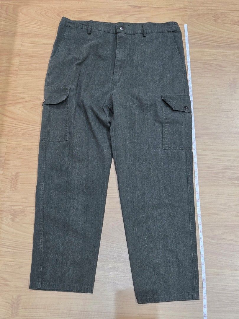 Military Cargo Pants (Category: Jeans) located in Manila. Submitted by aab27 (Listing ID 1417655500, Image 3). Description: Measurements: Width: 17" Length: 38" Selling price: Php 980 + SF a hybrid design that blends utility with a slightly more structured, "workwear"' aesthetic. Key Features - ​Cargo Pockets: The most identifying feature is the large, button-flap bellows pockets located on the sides of the thighs. ​- Fabric: The material appears