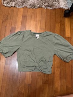 (Category: ) located in . Submitted by prelovedqualityclothes (Listing ID 1417778133, Image 1). Description: .