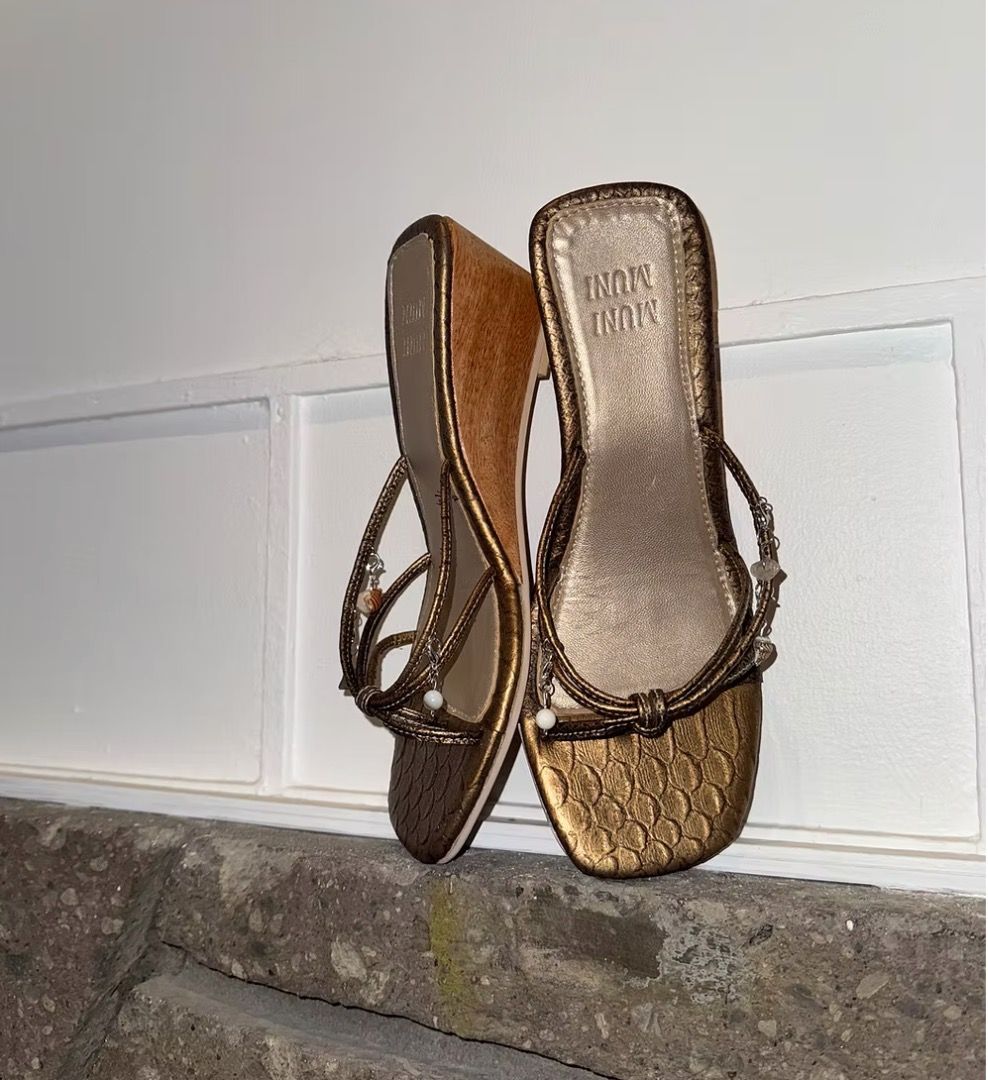 LF: Muni Muni Kalachuchi in Kalang (Category: Flats & Sandals) located in Santa Rosa. Submitted by aabbyg__ (Listing ID 1417699207, Image 2). Description: Yes, I'm looking for this one, NOT SELLING it. Let me know your thoughts on this too: - Does the wooden material discolors over time? - Does it get uncomfortable to wear at certain extent? - Do your toes slip forward while walking? .