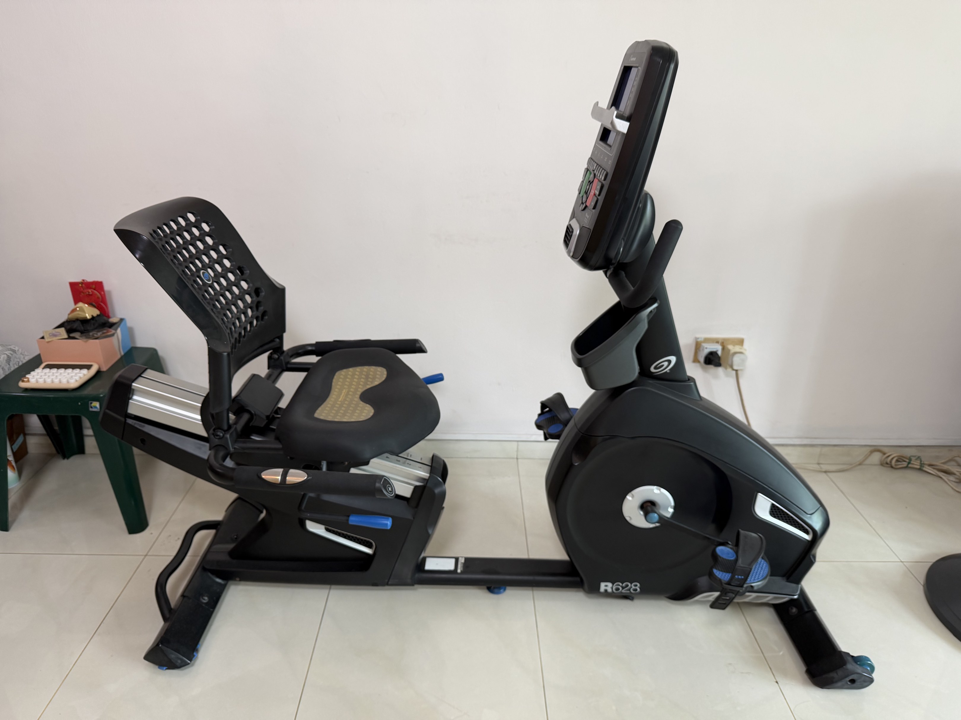 Nautilus R628 Recumbent Exercise Bike, Sports Equipment, Exercise ...