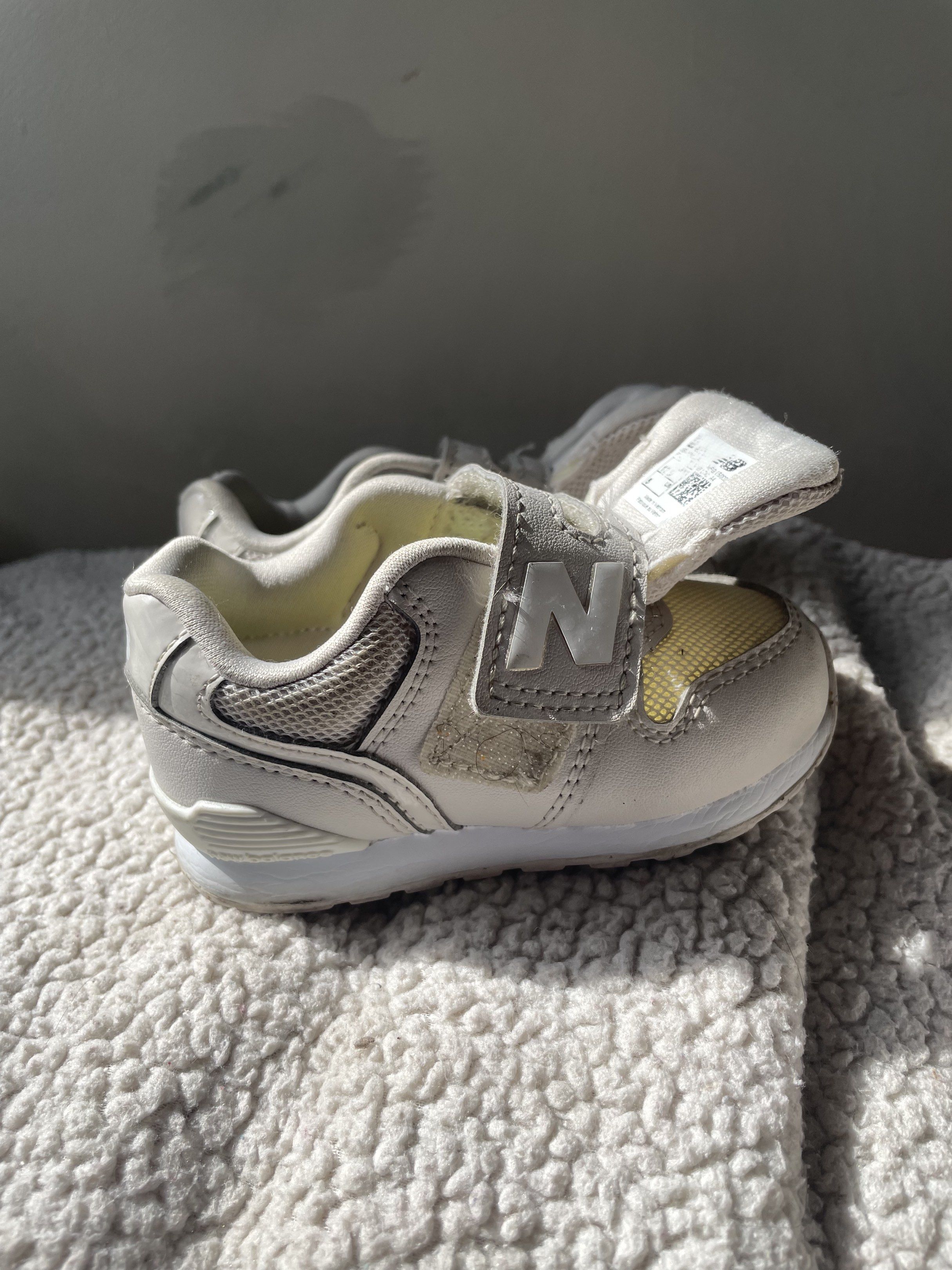 New Balance 996 (Category: Babies & Kids Fashion) located in Mandaluyong City. Submitted by randomrom (Listing ID 1417616651, Image 3). Description: New Balance 996 Size 12.5 | US 5 Well-loved with minimal sigs of usage Original | Bought in Japan RFS: Outgrown.
