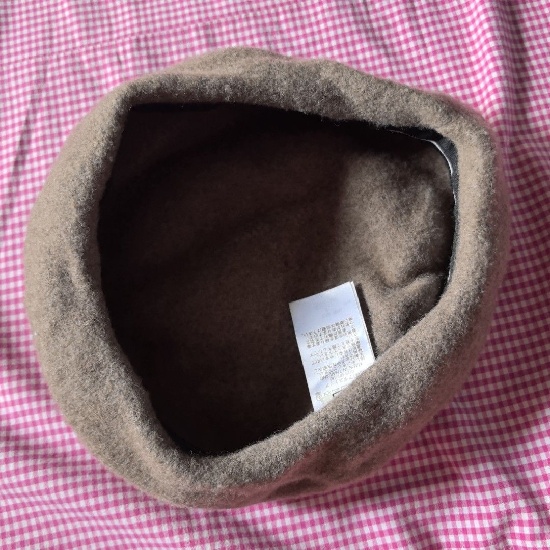 Niko and... Basic Wool Beret (Category: Caps & Hats) located in Manila. Submitted by jhenniegir36703 (Listing ID 1417661692, Image 2). Description: - Wool beret - Classic design - Comfortable fit - Neutral color - Brand: Niko and... Basic - Versatile for various outfits - Stylish accessory.