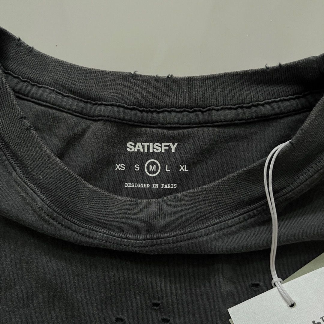 Oakley x Satisfy Running MothTech Tee (Category: Tshirts & Polo Shirts) located in Singapore. Submitted by wykho (Listing ID 1417699503, Image 2). Description: Size M, brand new with packaging. Limited edition collaboration celebrating the anniversary of Oakley’s 50th and Satisfy’s 10th. Satisfy-exclusive release, sold out worldwide. Measurements: Length 63.5cm Shoulder 51cm Chest 52cm Sleeve 20cm .