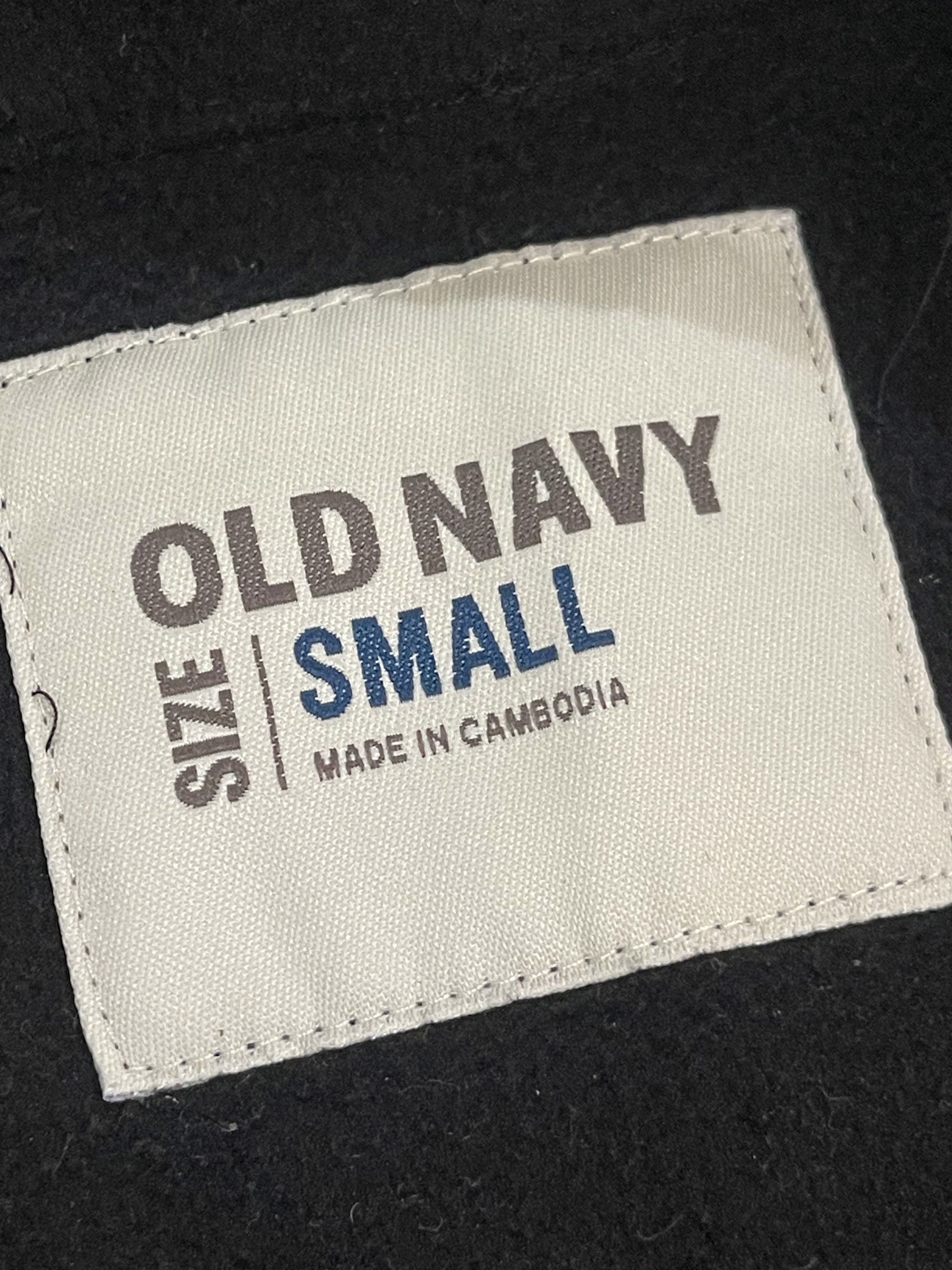 Old Navy Black Vest - Small (Category: Vests) located in Bayambang. Submitted by foursiblings081228 (Listing ID 1417636700, Image 2). Description: - Old Navy black vest - Size: Small - Features: Full-length zipper, stand-up collar - Material: Fleece-like fabric - Made in Cambodia - Care: Machine washable, tumble dry Gcash J&t 📍Bayambang,Pangasinan.
