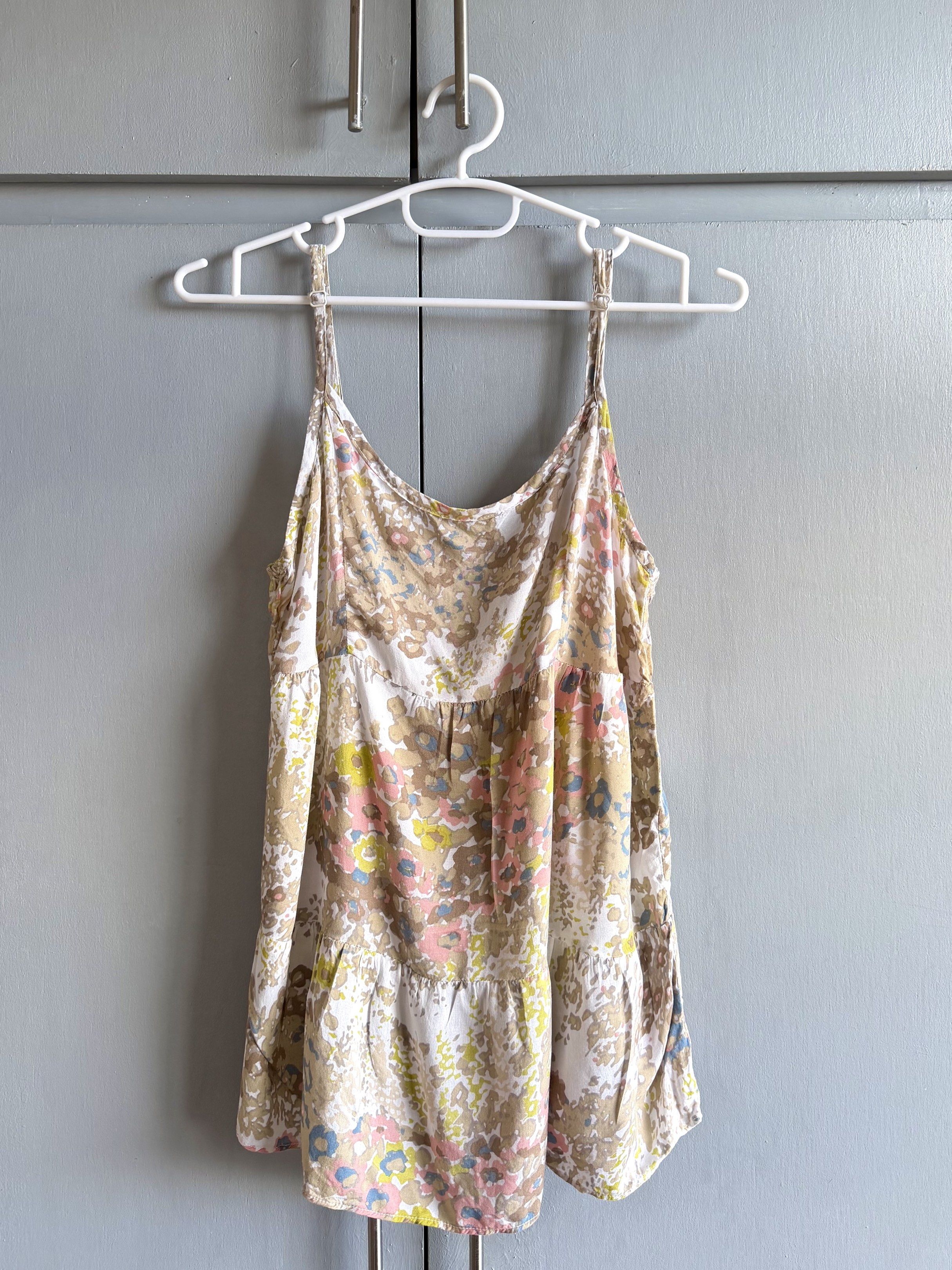 Old Navy Floral Tiered Cami Top (Category: Sleeveless) located in San Juan City. Submitted by itemsfromkam (Listing ID 1417750977, Image 2). Description: • S on tag, fits up to M •lightweight, adjustable straps, cotton • perfect for summer.