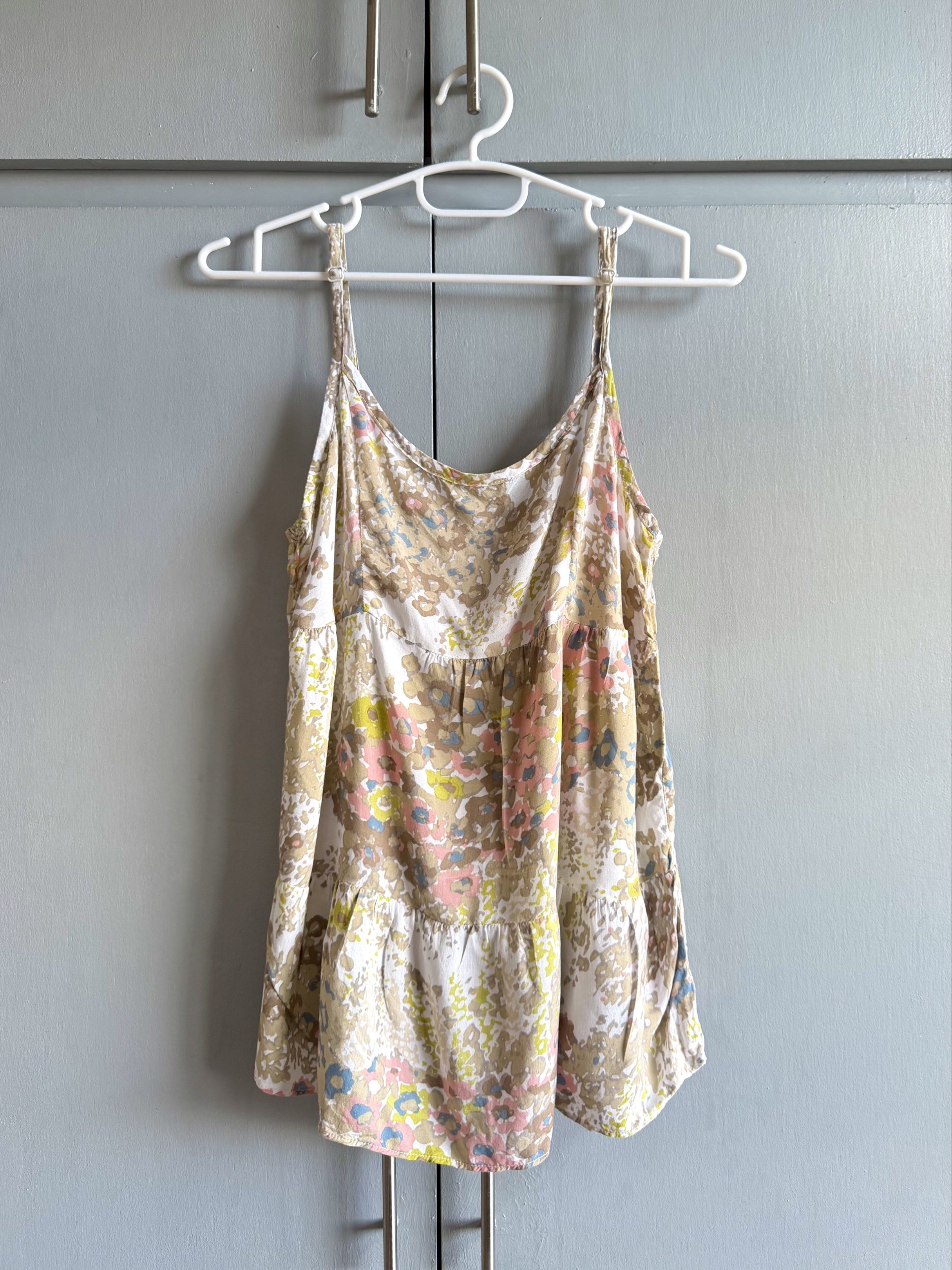 Old Navy Floral Tiered Cami Top (Category: Sleeveless) located in San Juan City. Submitted by itemsfromkam (Listing ID 1417750977, Image 1). Description: • S on tag, fits up to M •lightweight, adjustable straps, cotton • perfect for summer.