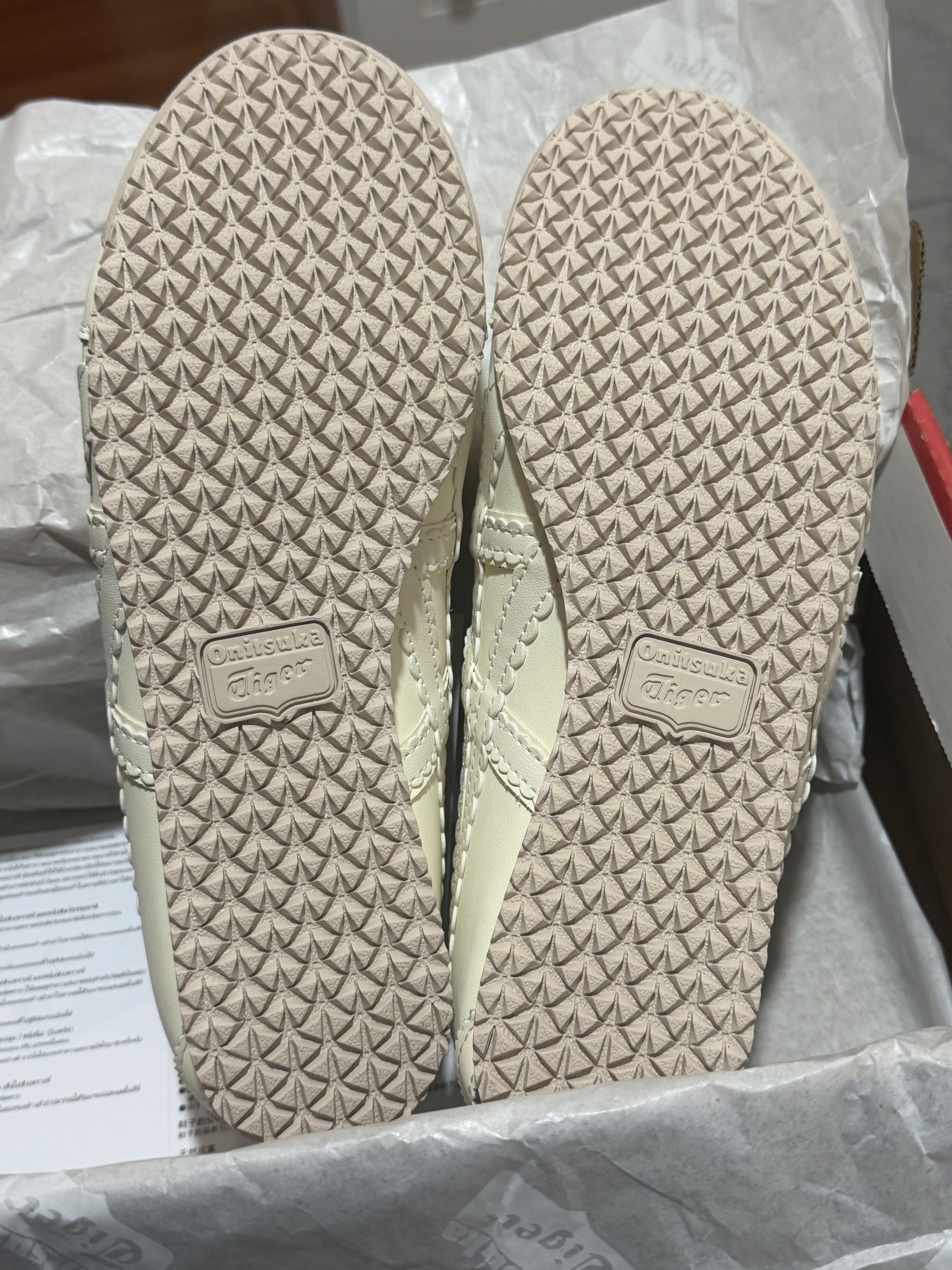 Onitsuka Tiger Mexico 66 Tgrs (Cream) (Category: Sneakers) located in Antipolo. Submitted by gelibeu_ (Listing ID 1417644701, Image 3). Description: NOTE: The color from the photo may differ from the actual item. Item is in perfect condition. You can ask for more pictures and other details! - brand new - original price 10,500 - RFS: don’t like the fit Payment can be done thru BDO, GCash, & Maya. (Please make a payment within a day or two!) Shippi