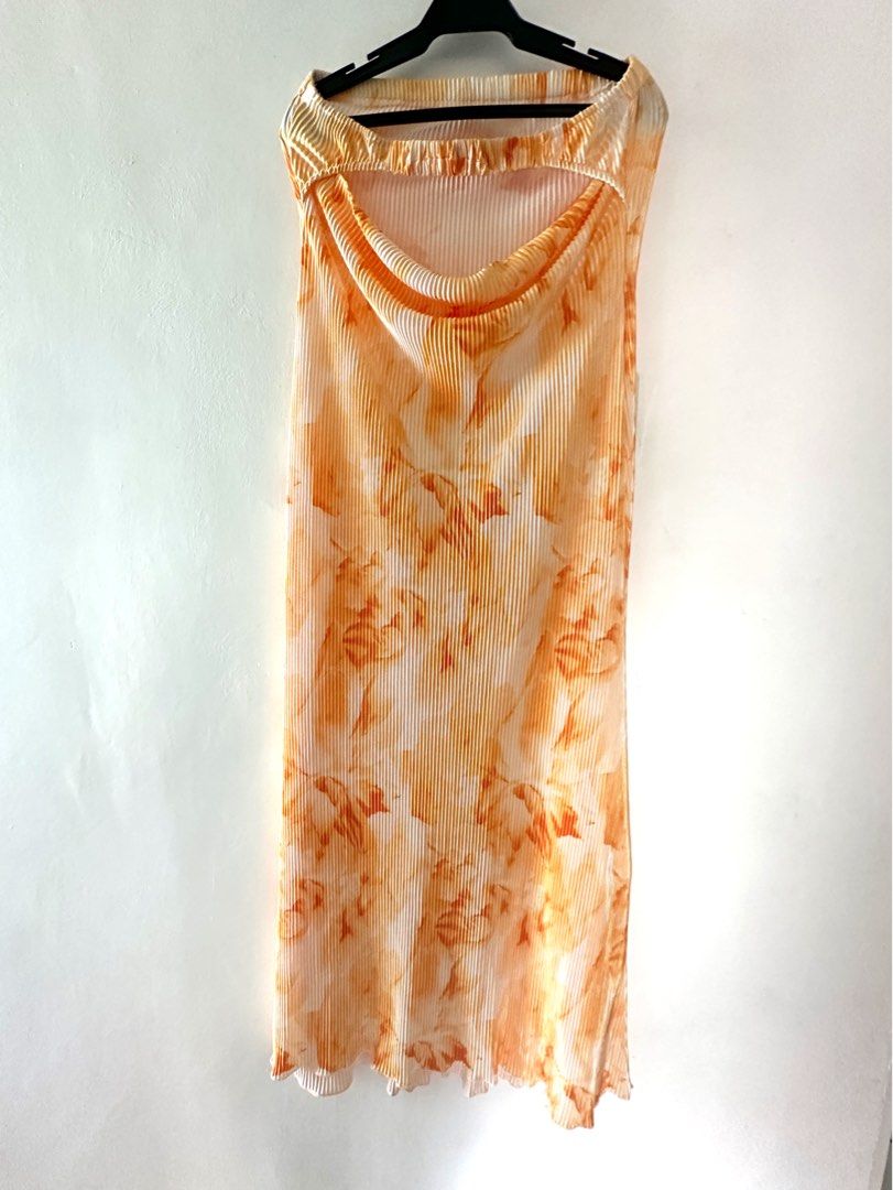 Orange Tube Maxi Dress (Category: Dresses) located in Calamba. Submitted by berngundy (Listing ID 1417649902, Image 2). Description: Like new Worn once Can be worn even not pregnant .