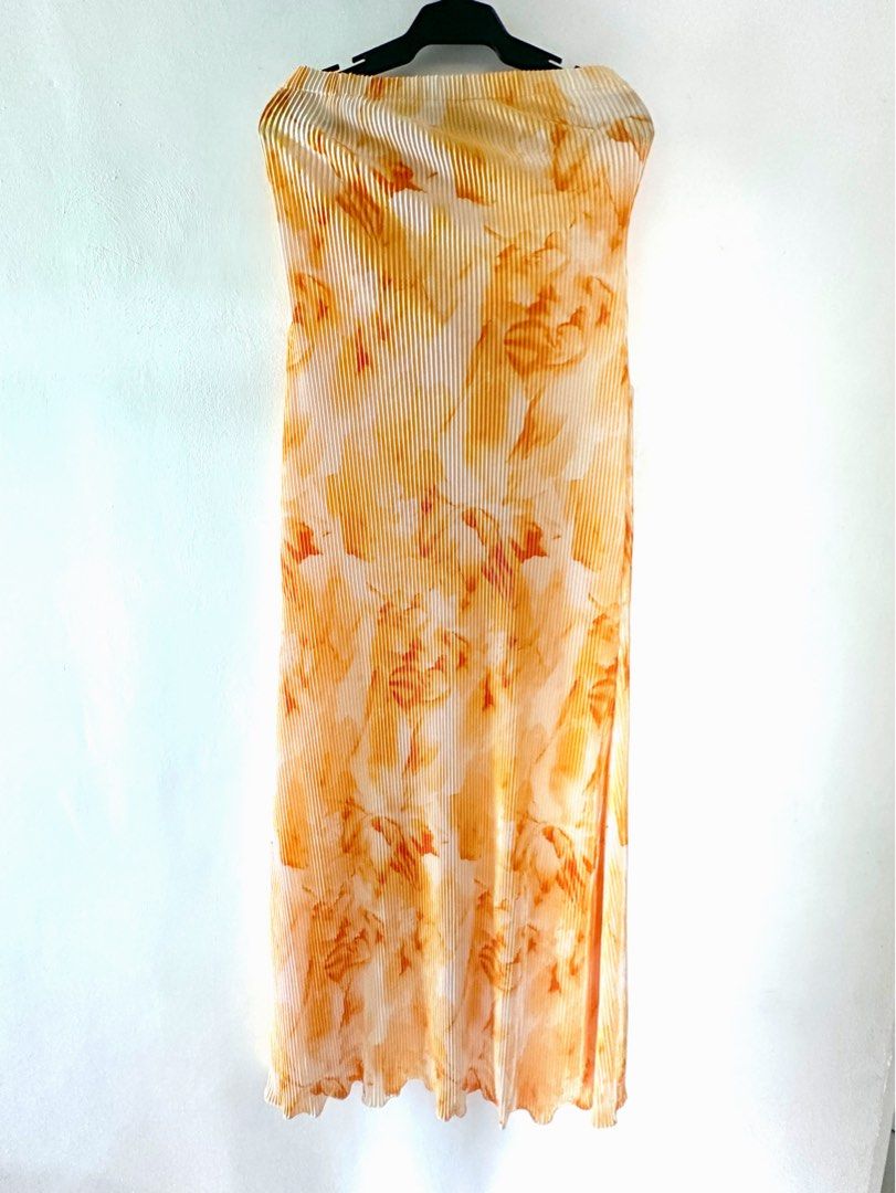 Orange Tube Maxi Dress (Category: Dresses) located in Calamba. Submitted by berngundy (Listing ID 1417649902, Image 1). Description: Like new Worn once Can be worn even not pregnant .