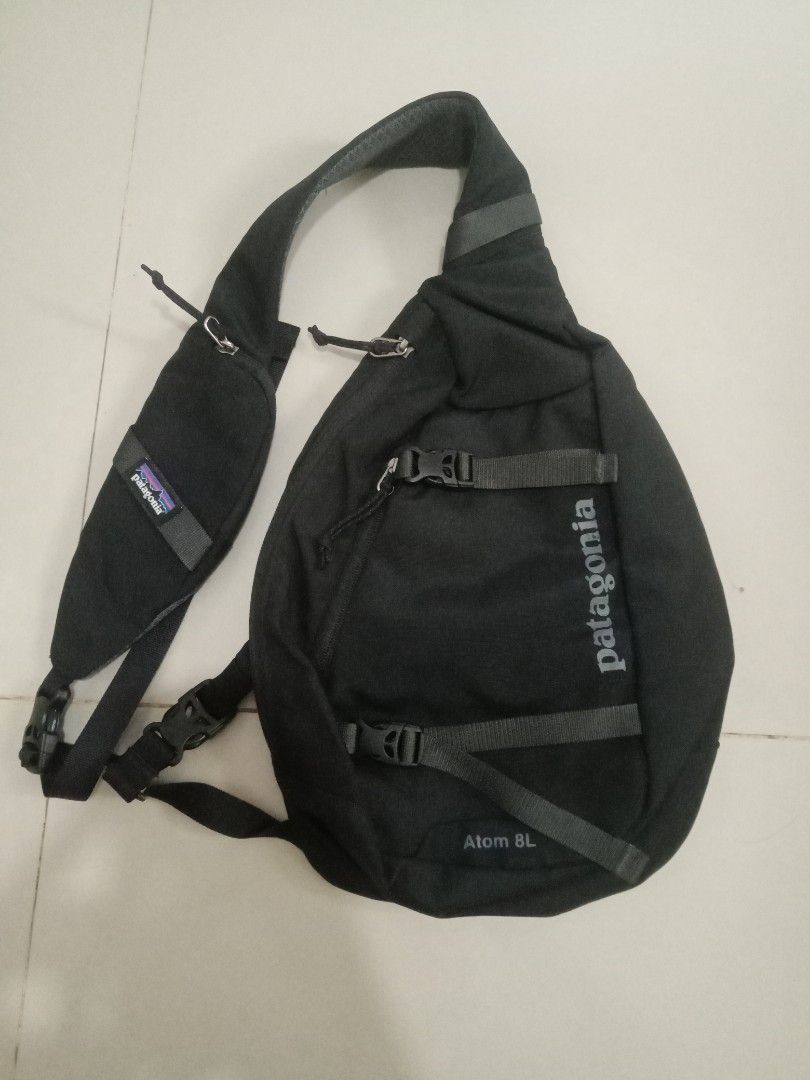 Patagonia Atom 8L Sling Bag (Category: Sling Bags) located in Santo Tomas. Submitted by rexadominice (Listing ID 1417678234, Image 1). Description: - Patagonia Atom 8L Sling Bag - Black exterior with Patagonia logo - 8L capacity - Adjustable strap Patagonia crossbody bag atom 8L like new colorate 10/10 - Multiple compartments for storage - Made in Vietnam.