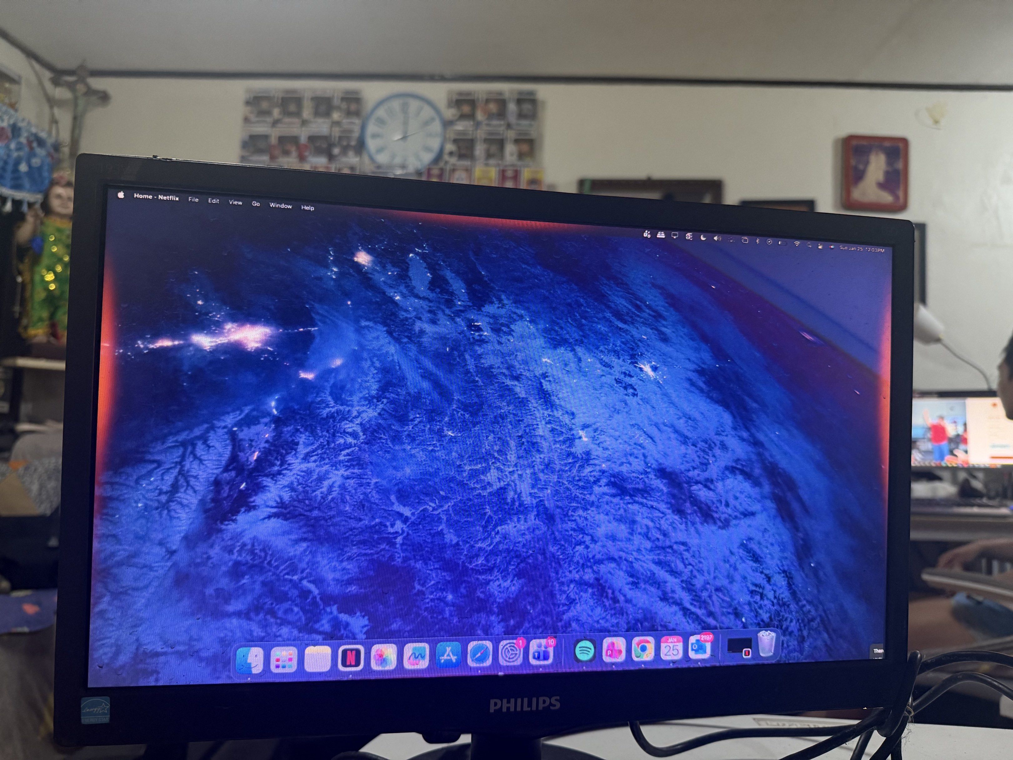 Philips 193V5L & AOC Monitor Bundle (Category: Monitor Screens) located in Manila. Submitted by nthnd (Listing ID 1417637112, Image 2). Description: Selling 2 spare monitors as bundle only. Philips 193B5L (LED 19 Inch) - with side burns AOC e950Swn (LED 19 Inch) - with monitor ghosting rfs: Upgraded to new ones Will only sell as bundle. Address: North Caloocan For pick up or delivery..