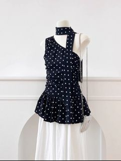 (Category: ) located in . Submitted by wardrobemess (Listing ID 1417695929, Image 1). Description: .
