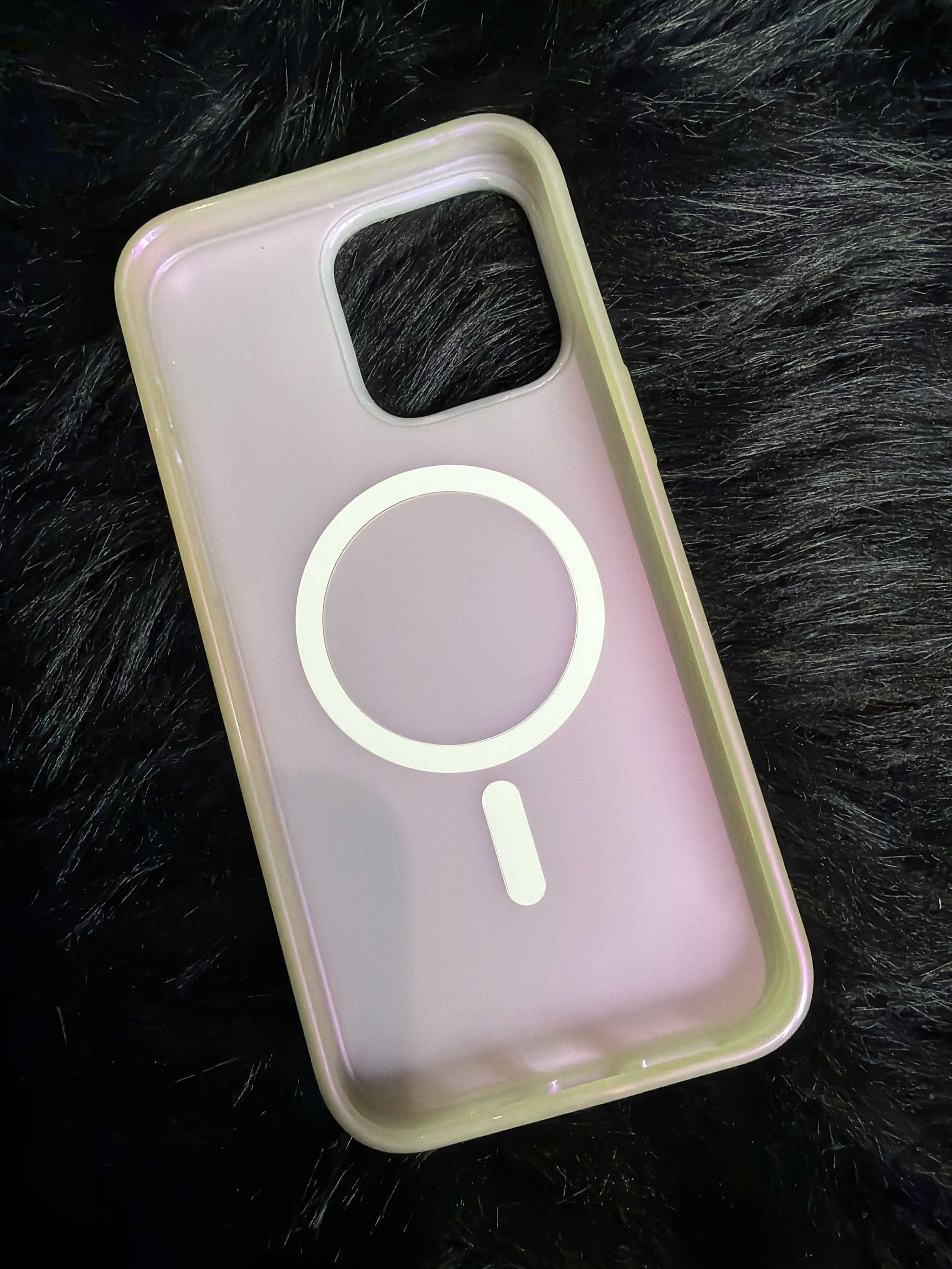 Popsocket iphone 15 pro max (Category: Cases & Sleeves) located in Quezon City. Submitted by LovedByAna_ (Listing ID 1417654434, Image 1). Description: - Popsocket case for iPhone 15 Pro Max. - Attractive design. - Ready to use..