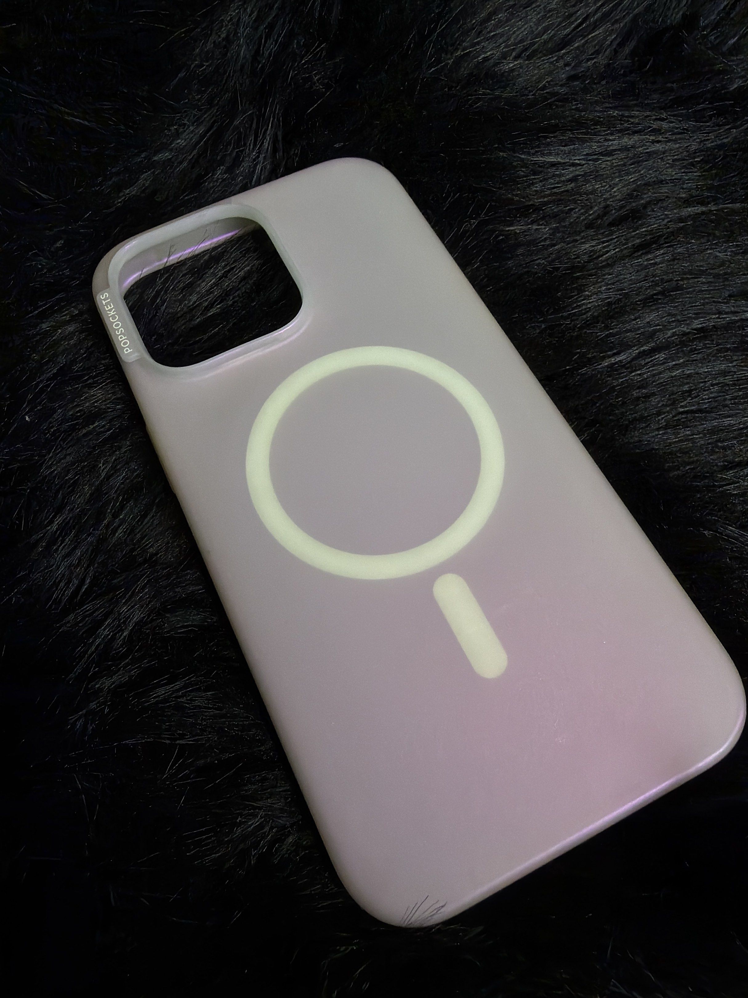 Popsocket iphone 15 pro max (Category: Cases & Sleeves) located in Quezon City. Submitted by LovedByAna_ (Listing ID 1417654434, Image 2). Description: - Popsocket case for iPhone 15 Pro Max. - Attractive design. - Ready to use..