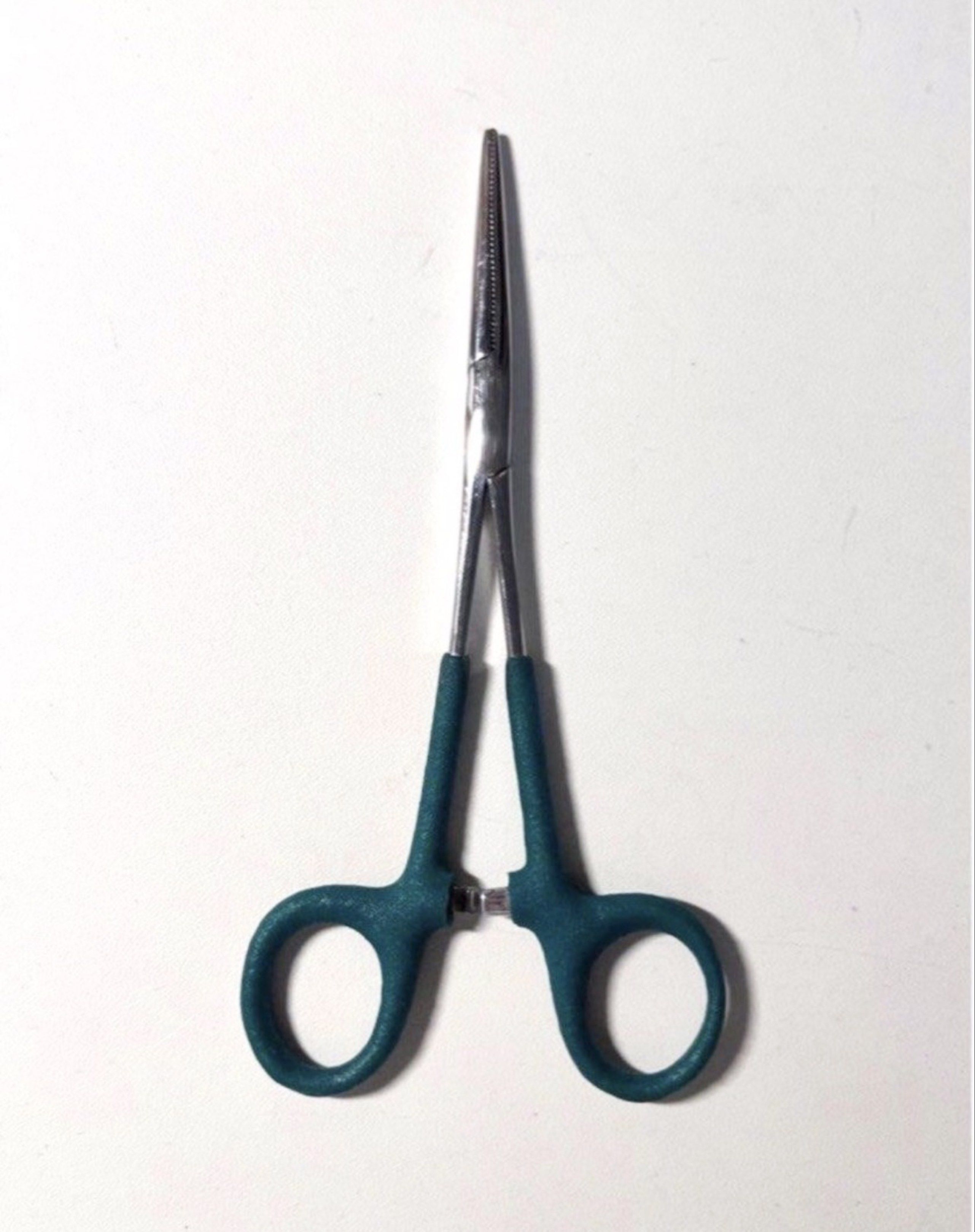 Precision Locking Forceps (Category: Medical Supplies & Tools) located in Singapore. Submitted by victoriayen13 (Listing ID 1417649554, Image 1). Description: High-quality forceps Length 16cm Stainless steel Serrated jaws for a secure grip Locking handle clamp Good grip handle Use once like new .