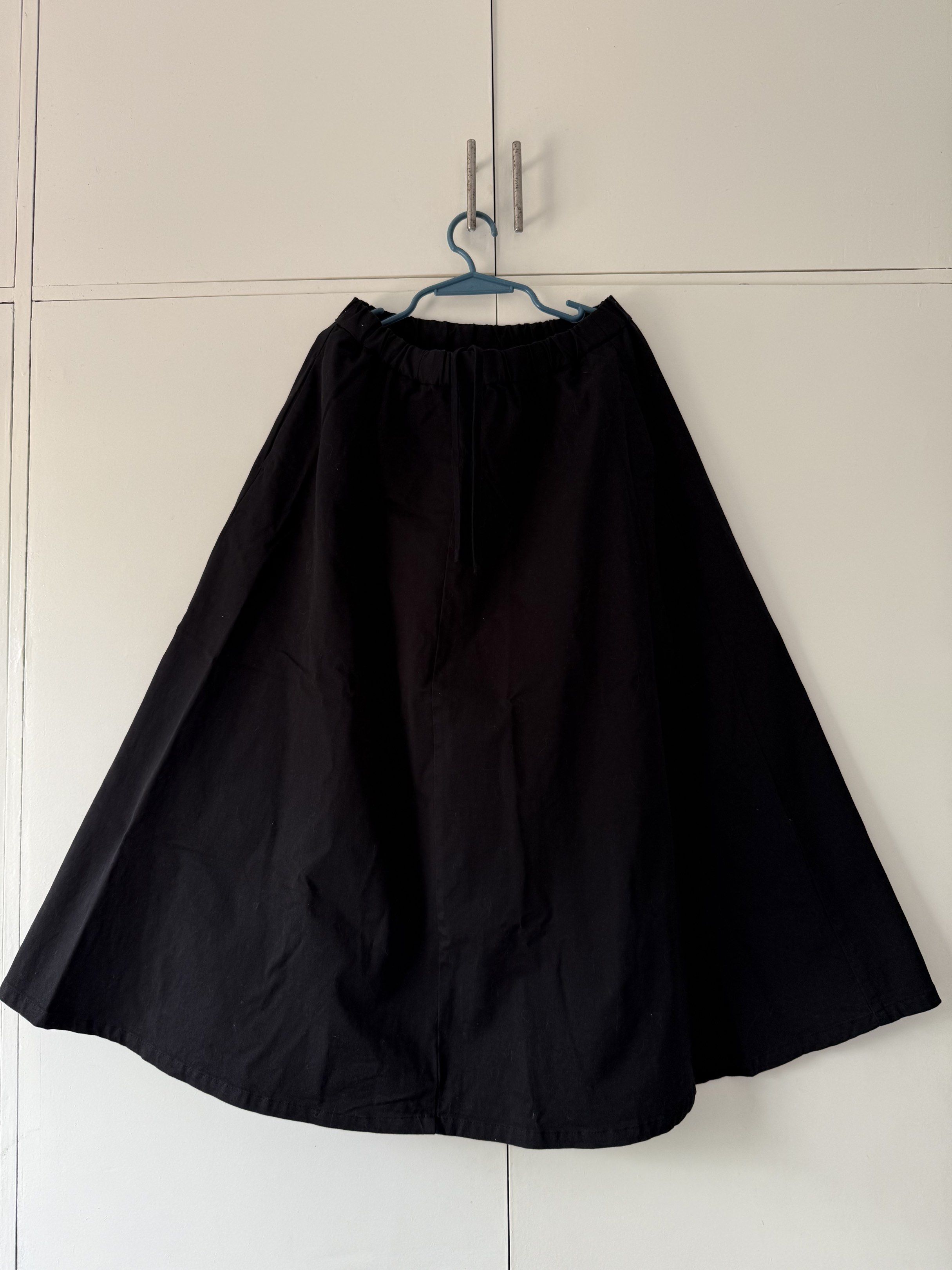 Preloved Black Staple Canvas Skirt (Category: Skirts) located in Angono. Submitted by byeonggi (Listing ID 1417665911, Image 2). Description: super fave black HQ staple canvas skirt, love the way it drops W 26-32’/ L 32’ - Black A-line skirt - High quality, makapal na tela - Good fashion, Japanese style - For both Men and Women - Elastic waistband - With drawstring and pockets on both sides - Flowing, flared design - Opaque fabric - Versatile for