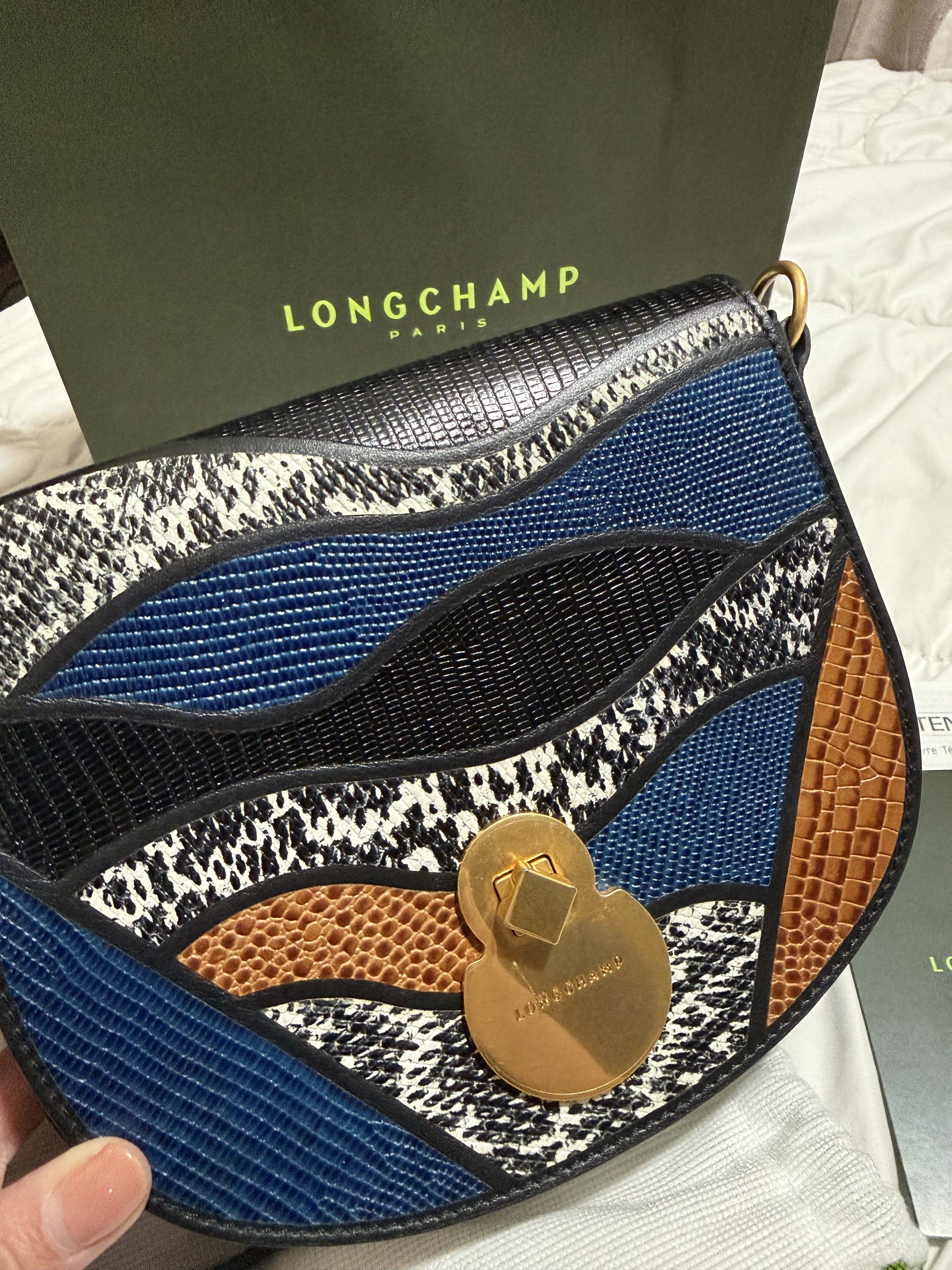 Pre-loved Longchamp Cavalcade Crossbody Bag (Category: Luxury Bags & Wallets) located in Quezon City. Submitted by janabl (Listing ID 1417749445, Image 2). Description: Pre-loved Longchamp Cavalcade Crossbody Bag - Authentic Longchamp Paris Crossbody Bag - Includes dust bag, paper bag, and authenticity cards.