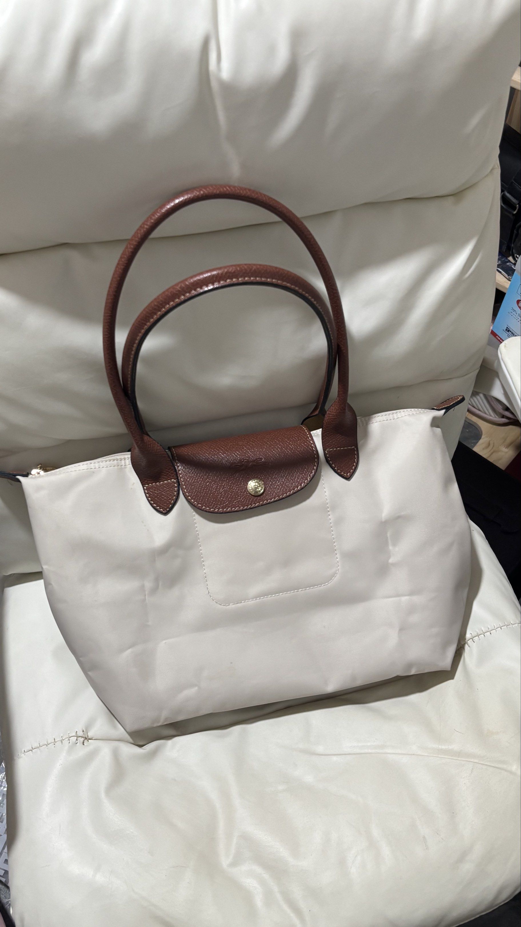 preloved longchamp paper (Category: Tote Bags) located in Manila. Submitted by reynenen (Listing ID 1417792271, Image 1). Description: used so manage expectations paper longchamp medium long handle.