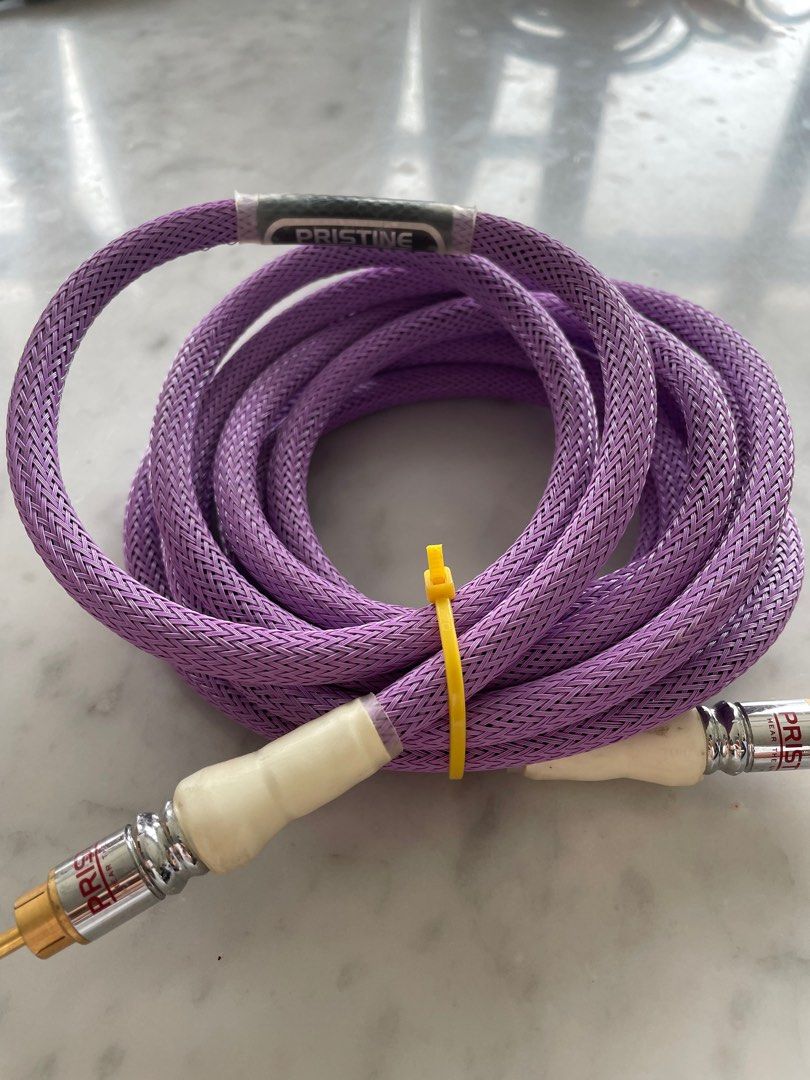 Pristine Cable (Category: Chargers & Cables) located in Singapore. Submitted by blueswanderer (Listing ID 1417701848, Image 1). Description: .