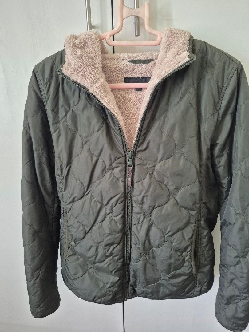 Quilted Jacket (Category: Coats, Jackets and Outerwear) located in Valenzuela. Submitted by pappx (Listing ID 1417761026, Image 1). Description: - Quilted exterior - Soft, fuzzy interior - Full zipper closure - Hooded .