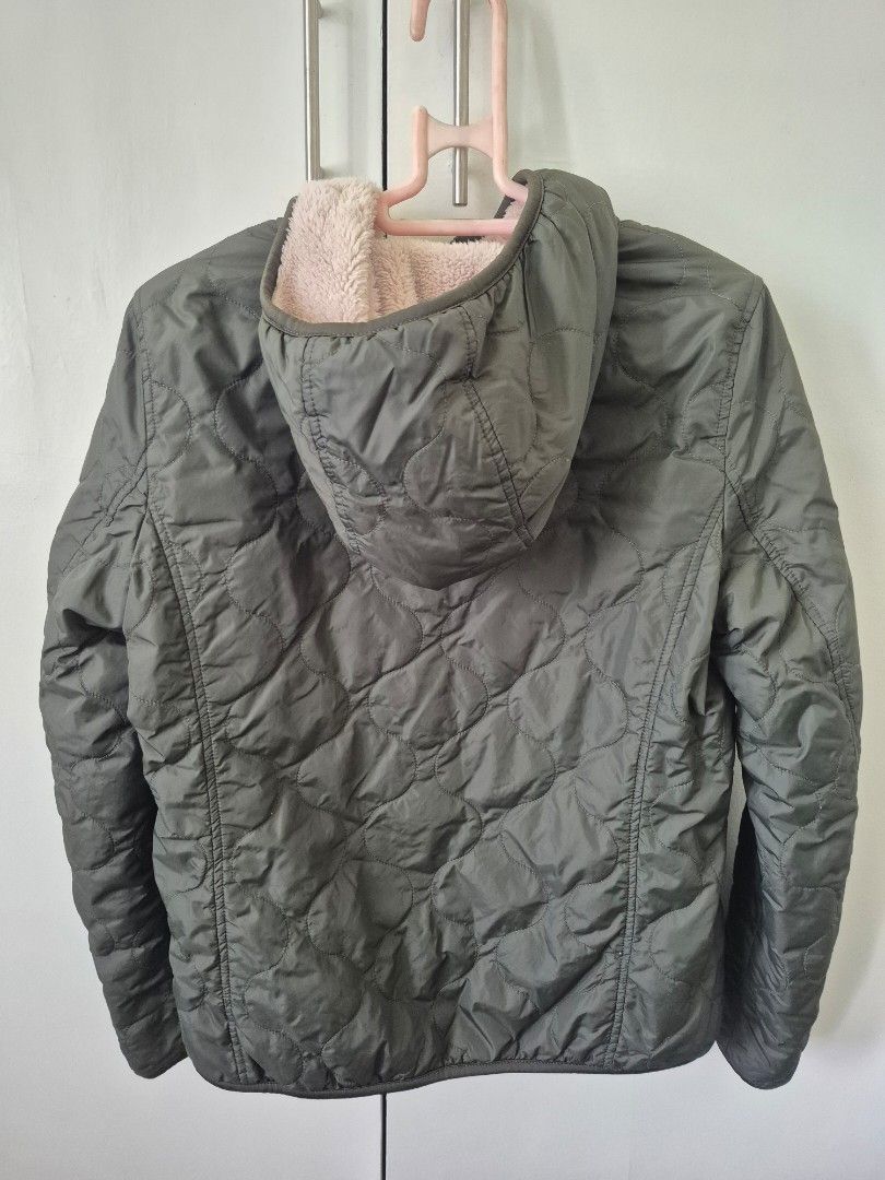 Quilted Jacket (Category: Coats, Jackets and Outerwear) located in Valenzuela. Submitted by pappx (Listing ID 1417761026, Image 2). Description: - Quilted exterior - Soft, fuzzy interior - Full zipper closure - Hooded .