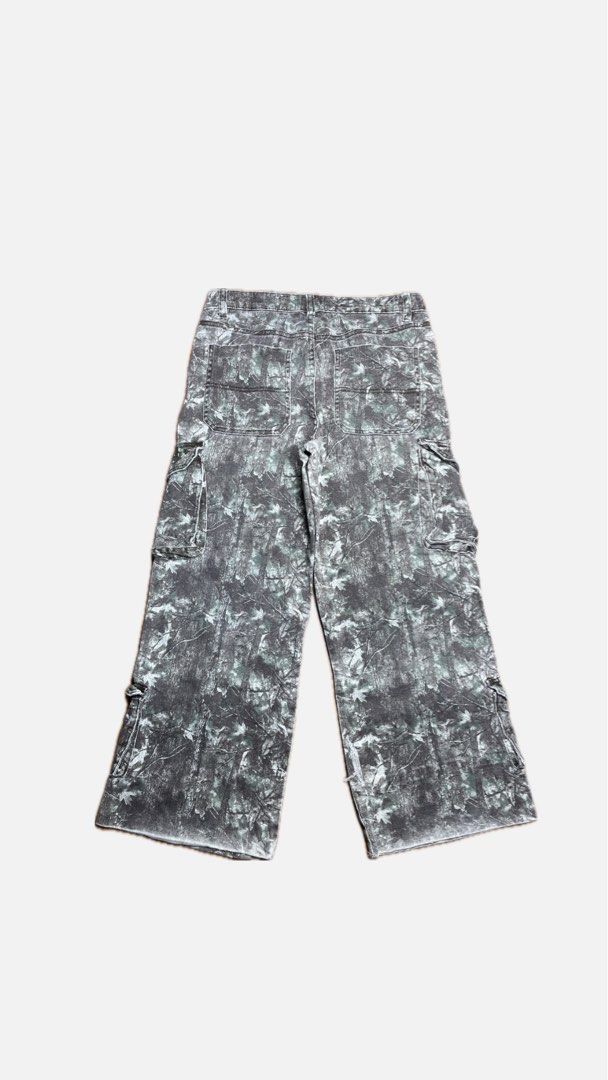 Realtree Pants (Category: Jeans) located in Manila. Submitted by owner4garmen.story (Listing ID 1417654899, Image 2). Description: REALTREE MULTI CARGO Dimension Measurement Waist: 31 Length: 37 Leg opening: 11 .