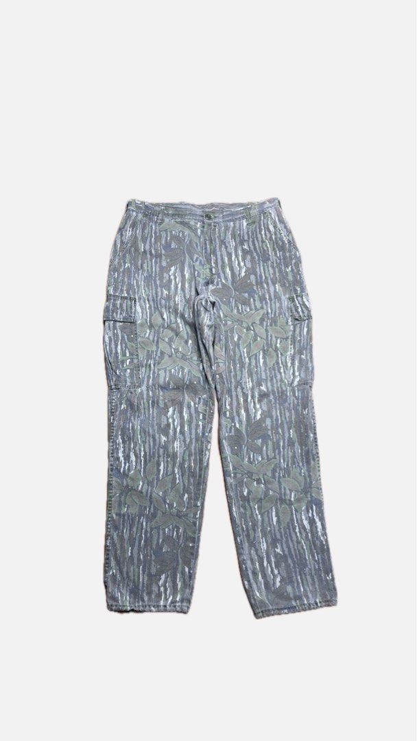 REALTREE PANTS (Category: Jeans) located in Manila. Submitted by owner4garmen.story (Listing ID 1417658710, Image 1). Description: REALTREE CARGO PANTS Dimension Measurement Waist: 36 Length: 45 Leg opening: 8.5 .