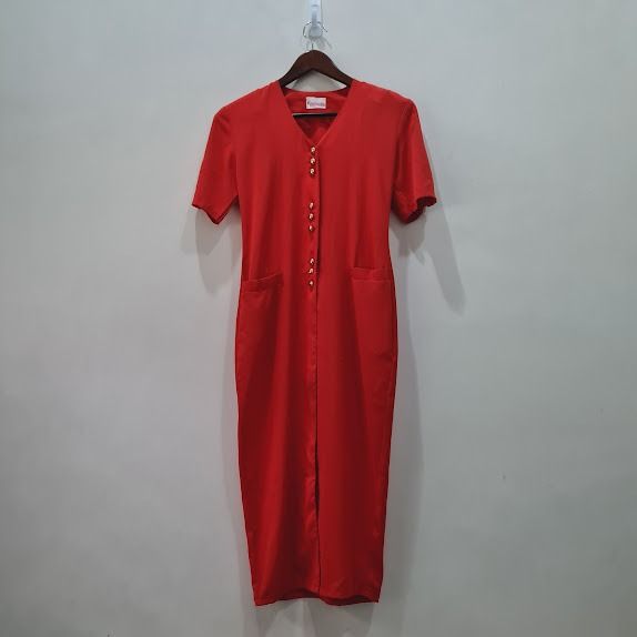 Red Midi Dress with Gold Buttons (Category: Dresses) located in Marikina City. Submitted by repurpose_studio (Listing ID 1417653393, Image 1). Description: - Red midi dress - V-neckline - Short sleeves - Gold button detail - Two front pockets - Smooth fabric - Classic style Notes: - Colors may appear different due to lighting and photo conditions - No returns, exchanges and refunds #officeoutfit #dateoutfit #churchdress #formalwear #smartcasual #