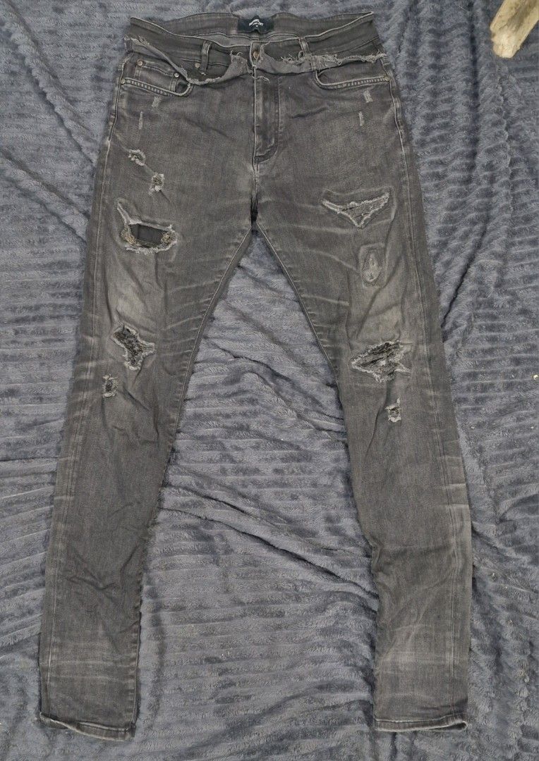 Represent Distressed Jeans (Category: Jeans) located in Pili. Submitted by the_g_thrift (Listing ID 1417740628, Image 1). Description: represent jeans size 36 on tag size: 32- 36 tape measure streachable length: 45 hem: 6 very good condition minimal sigb of used .