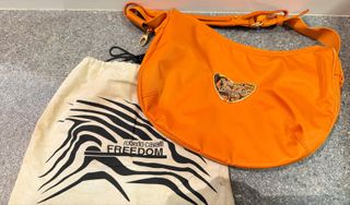 （分類：）位於 。 由 den1200 提交（商品編號 1417705497，圖片 1）。簡介： 。