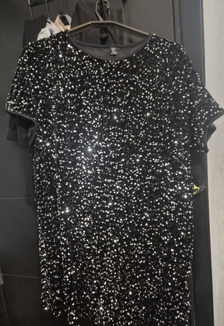 Shein Curve Sequin Dress 3XL (Category: Dresses) located in Manila. Submitted by kyracb (Listing ID 1417731008, Image 3). Description: - Shein Curve sequin dress - Size: 3XL - Features: Round neck, short sleeves - Ideal for parties and special events - Measurements: - Shoulder: 17.1 in - Bust: 50.2 in - Waist: 51.2 in - Hip: 56.5 in - Length: 39.8/37.2 in - Sleeve Length: 9.6 in - Bicep: 19.1 in - Cuff: 18.3 in.